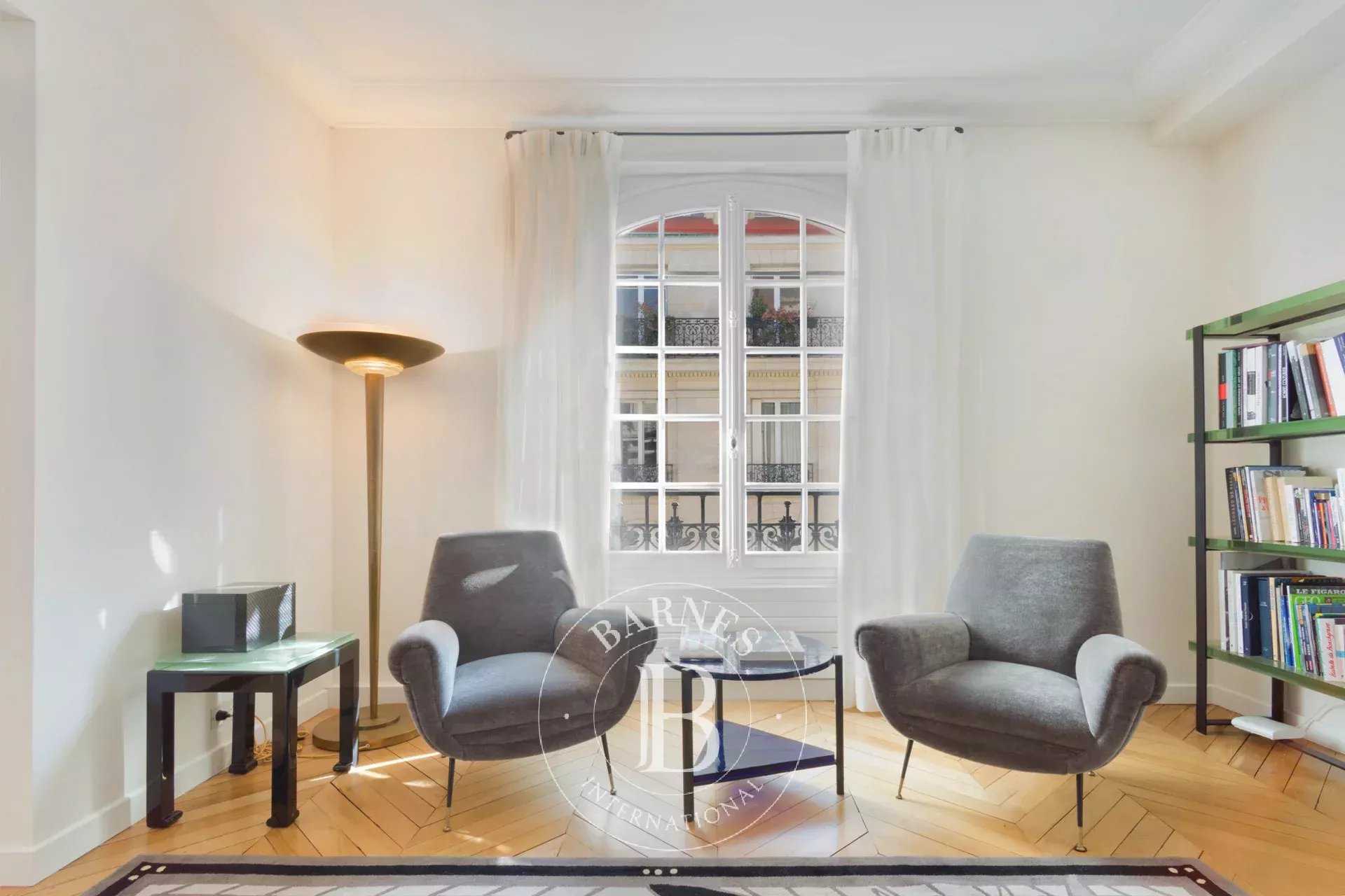 Paris  - Appartement 5 Pièces 2 Chambres