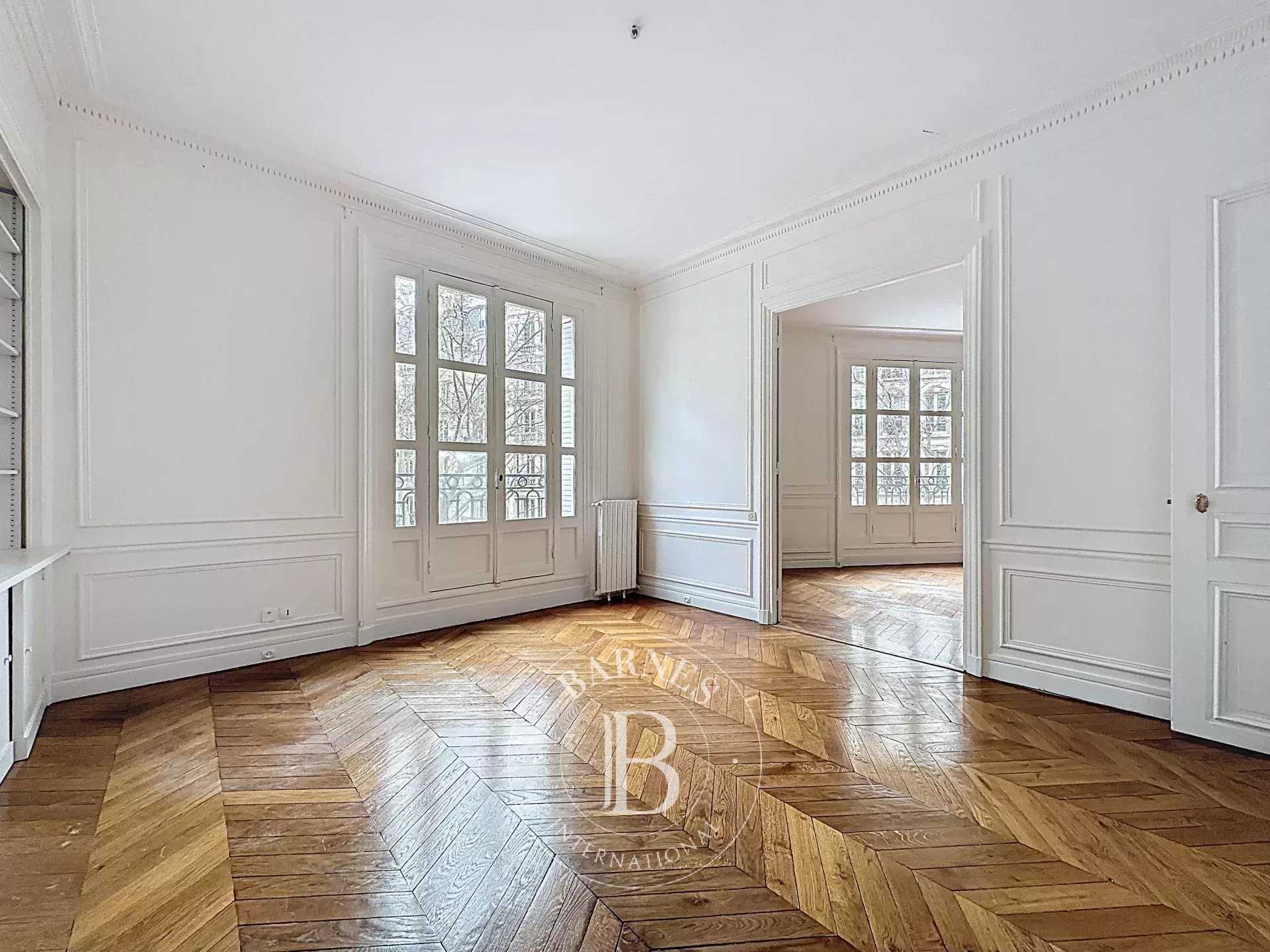 Paris  - Appartement 7 Pi&egrave;ces 4 Chambres