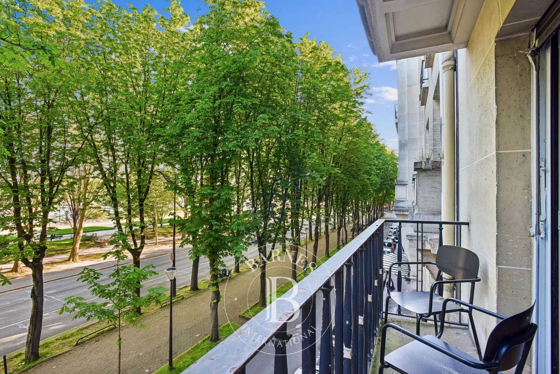 Paris  - Appartement 4 Pi&egrave;ces 2 Chambres