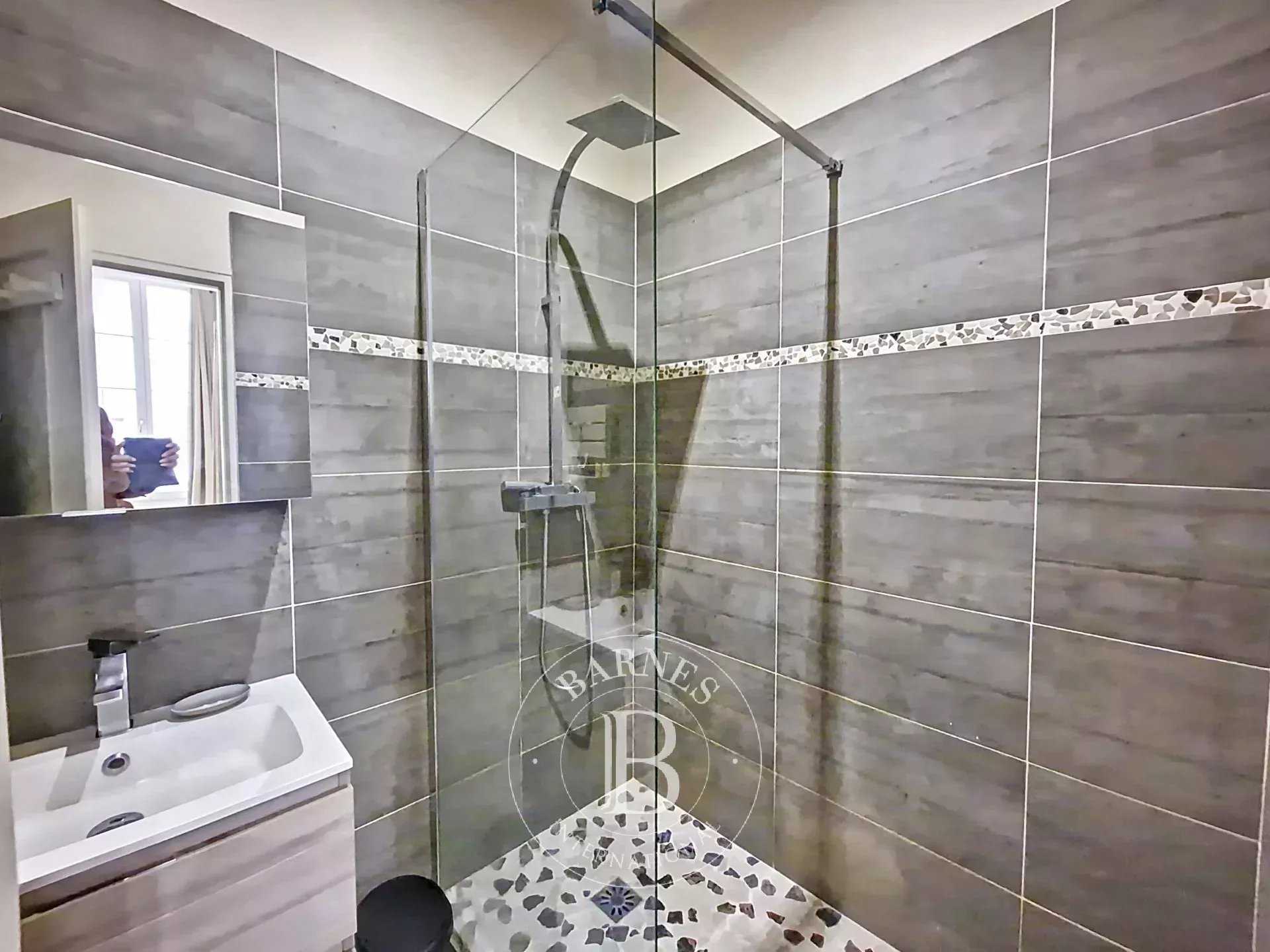 Paris  - Appartement 2 Pièces, 1 Chambre