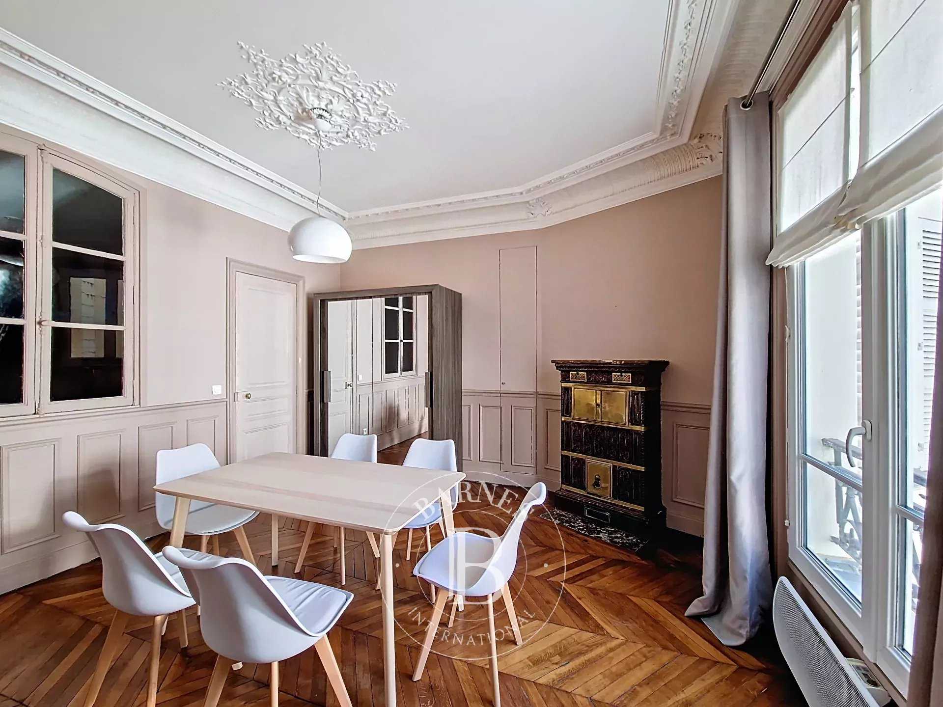 Paris  - Appartement 3 Pièces 2 Chambres
