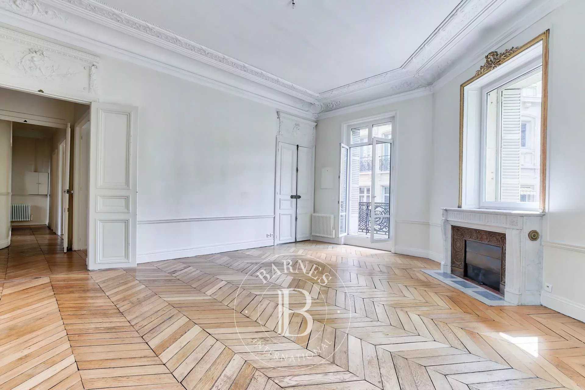 Paris  - Appartement 6 Pi&egrave;ces 4 Chambres