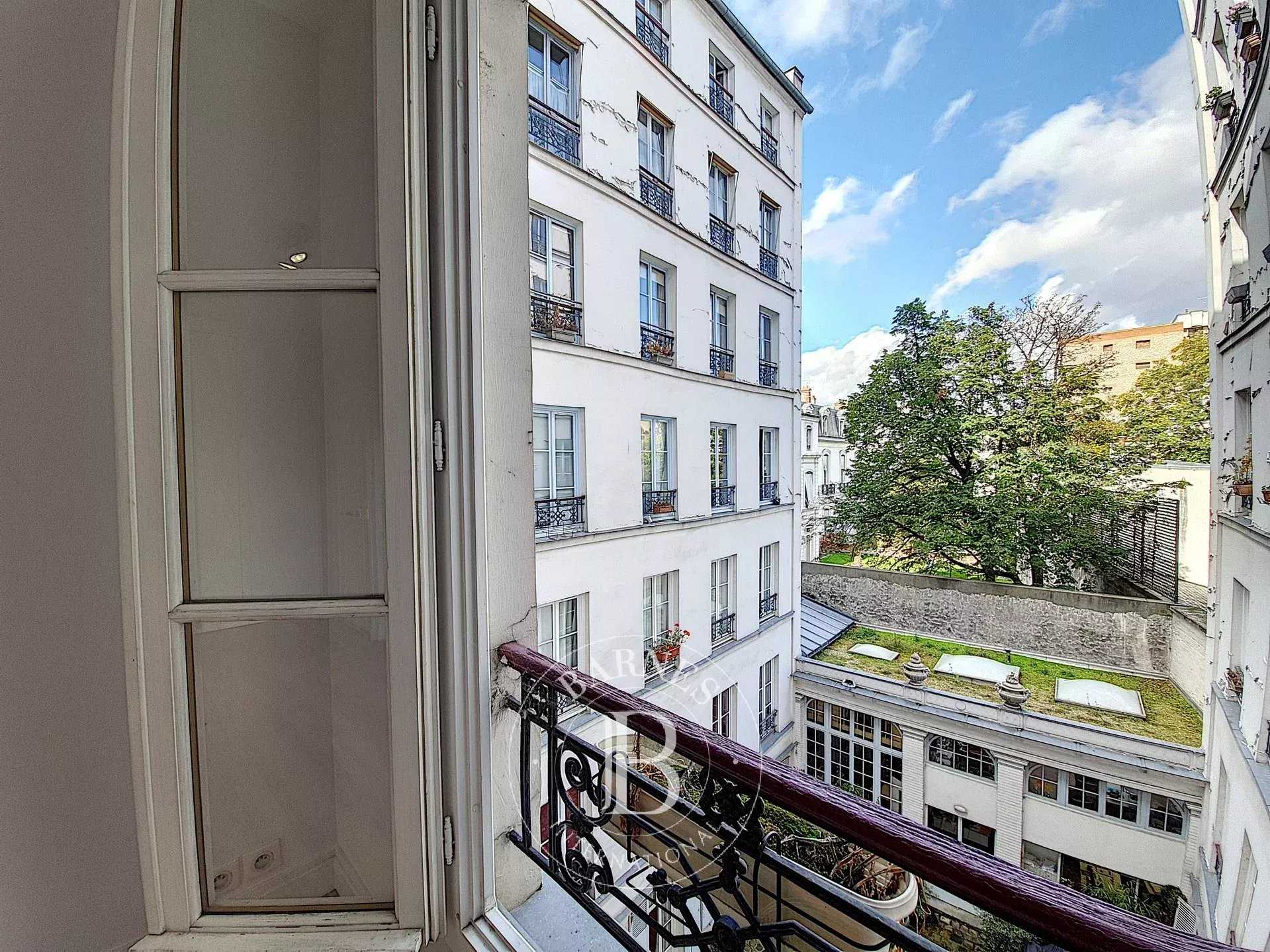 Paris  - Appartement 3 Pièces 2 Chambres