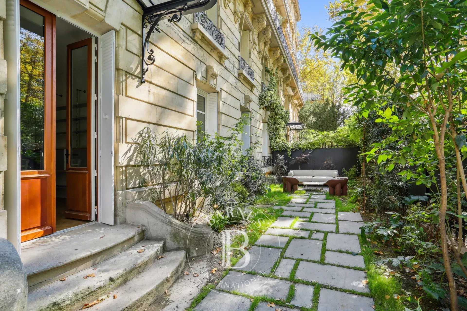 Paris  - Appartement 5 Pièces 3 Chambres