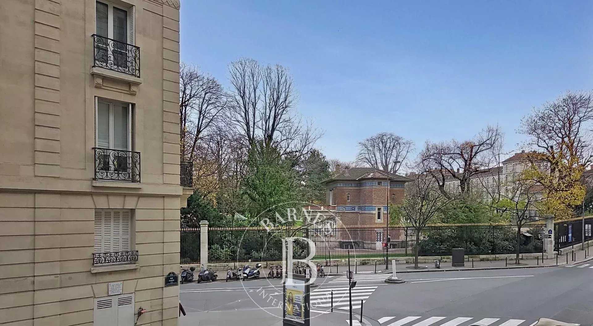 Paris  - Appartement 4 Pièces 2 Chambres