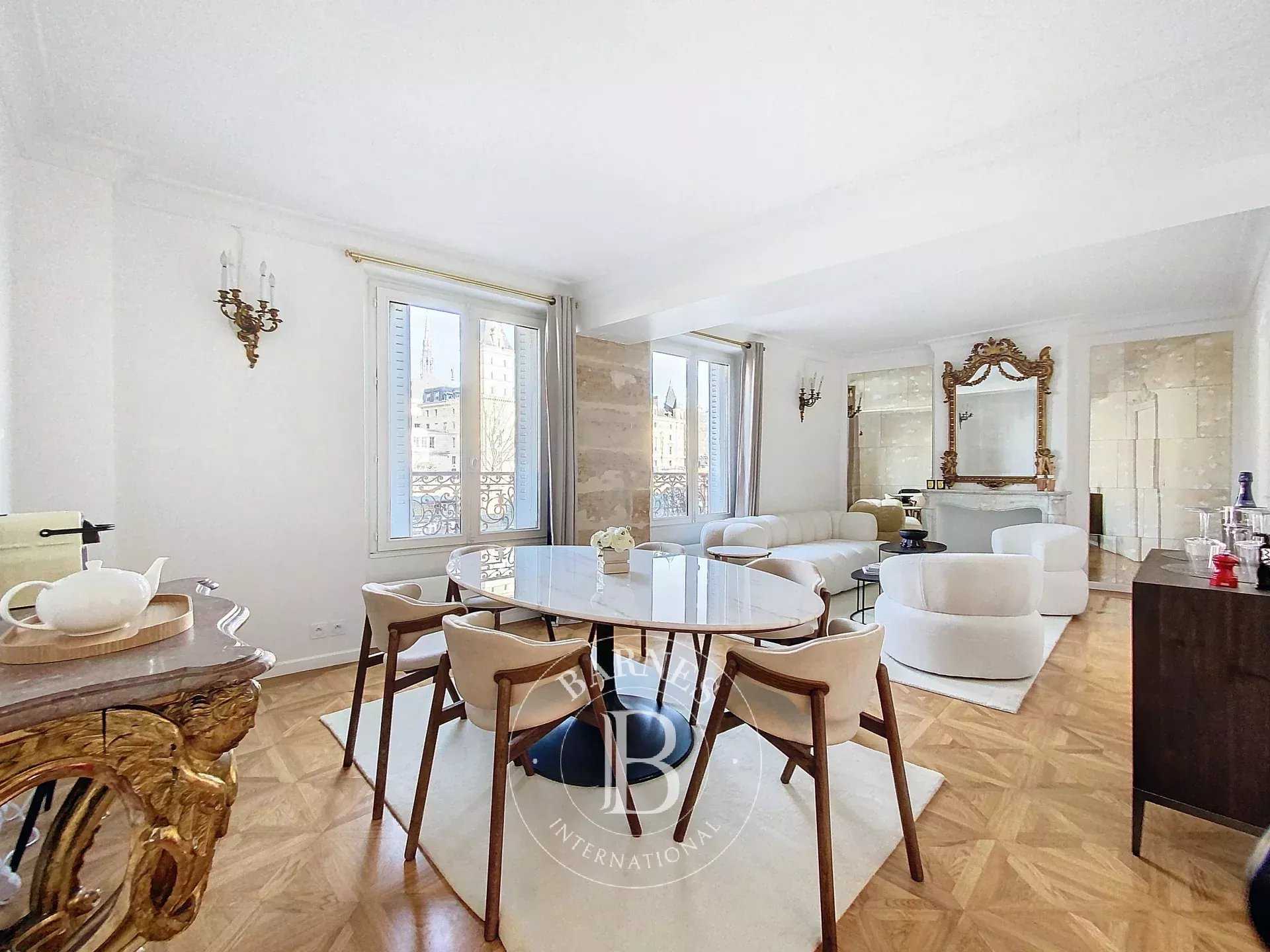 Paris  - Appartement 3 Pièces 2 Chambres