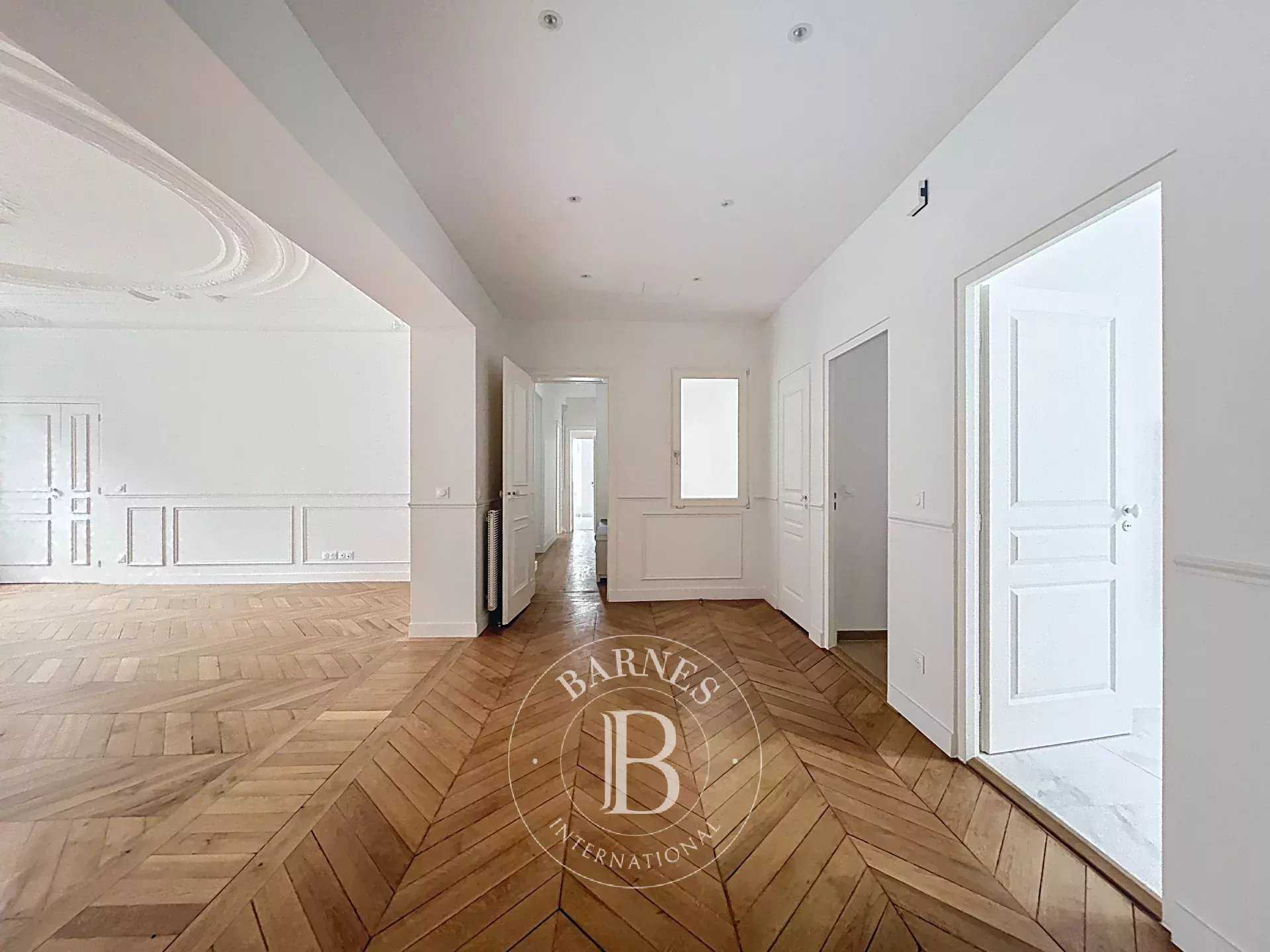 Paris  - Appartement 4 Pièces 3 Chambres