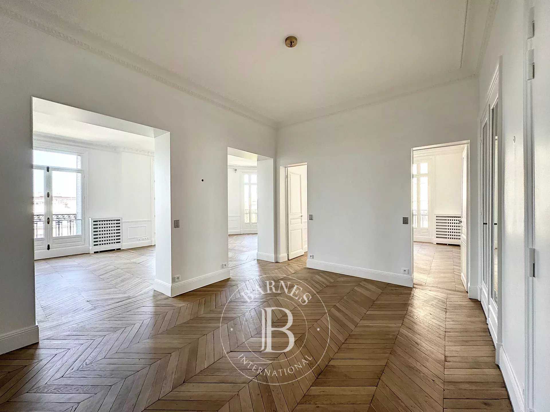 Paris  - Apartment 3 Bedrooms