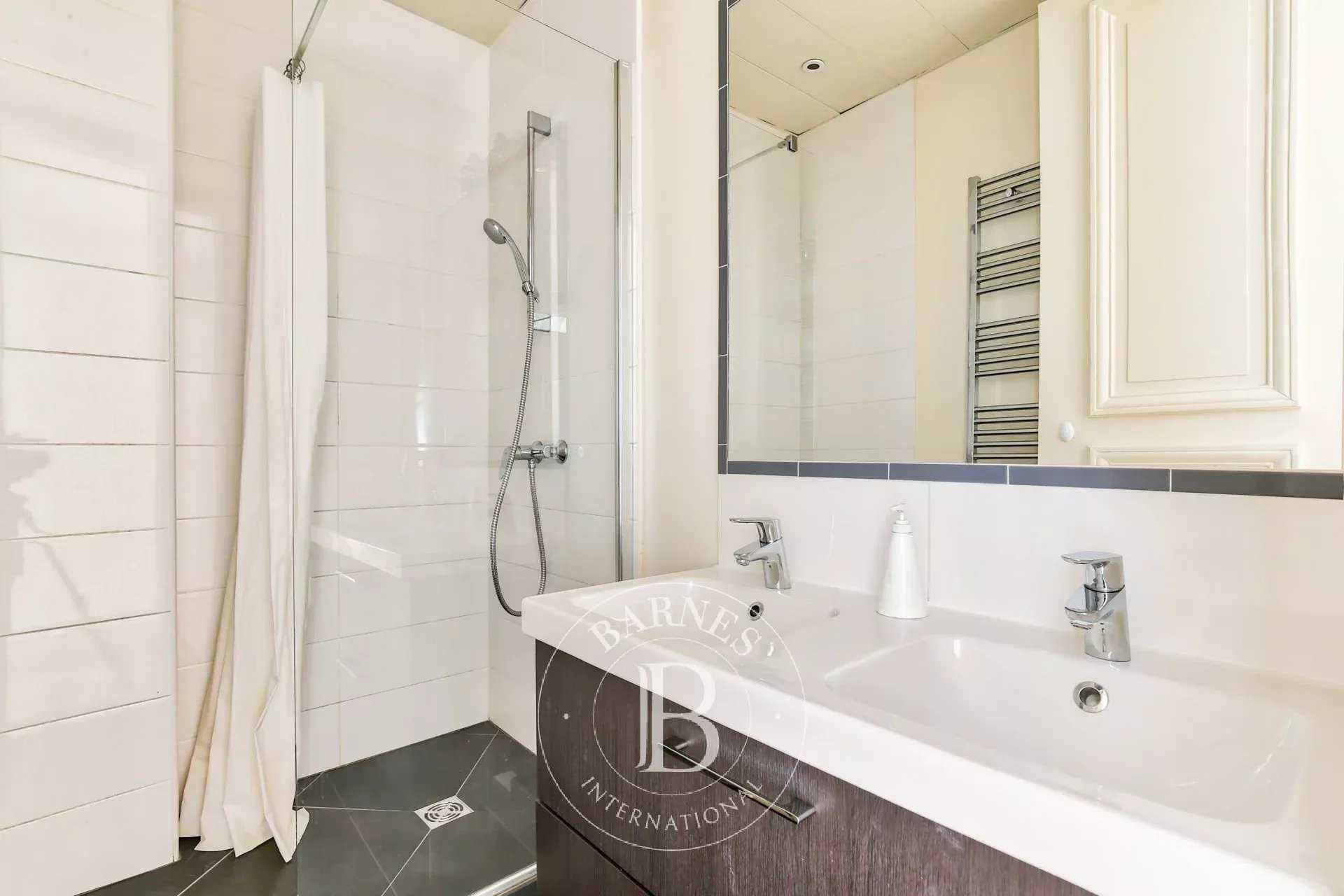 Paris  - Appartement 6 Pi&egrave;ces 4 Chambres