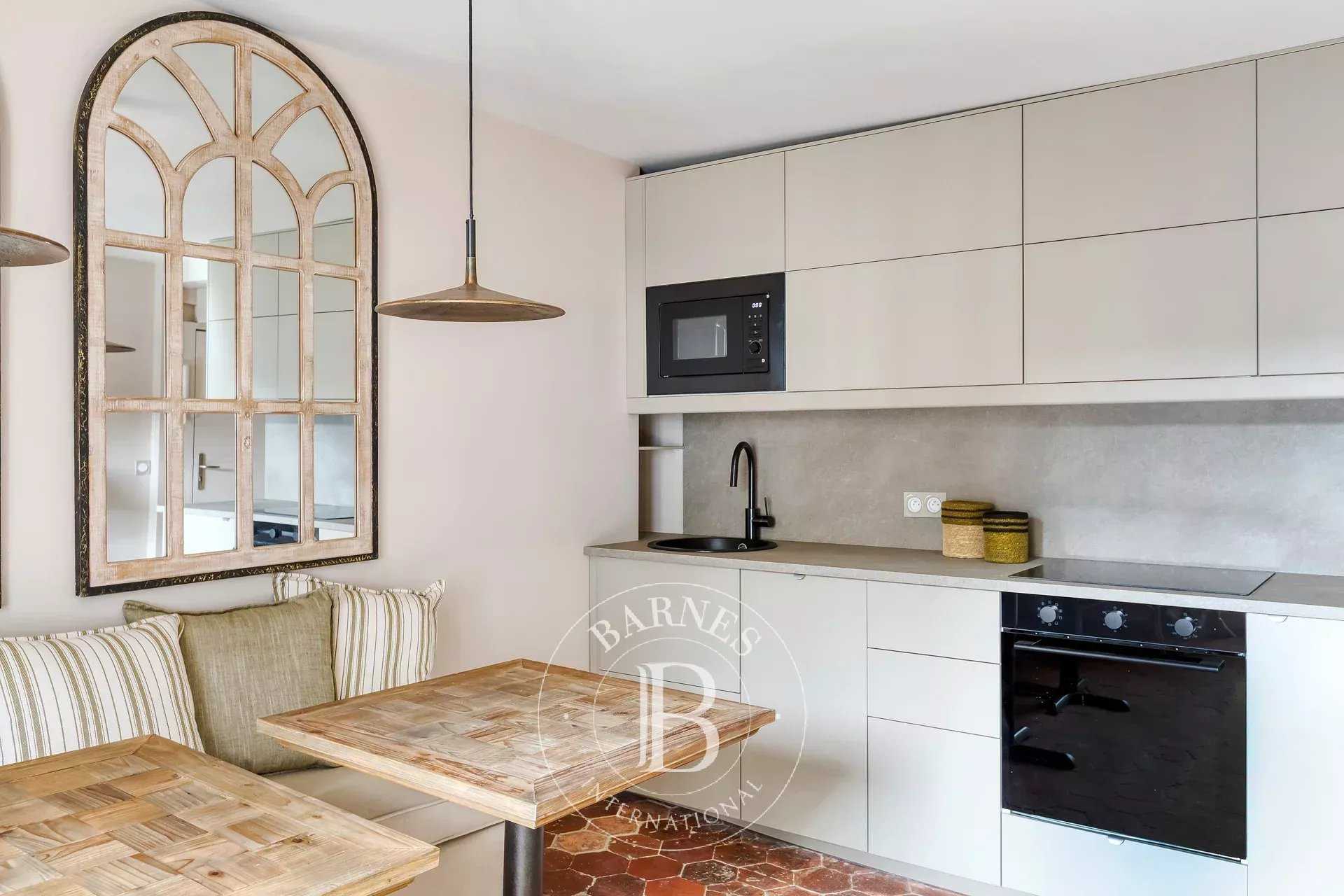 Paris  - Appartement 2 Pi&egrave;ces, 1 Chambre