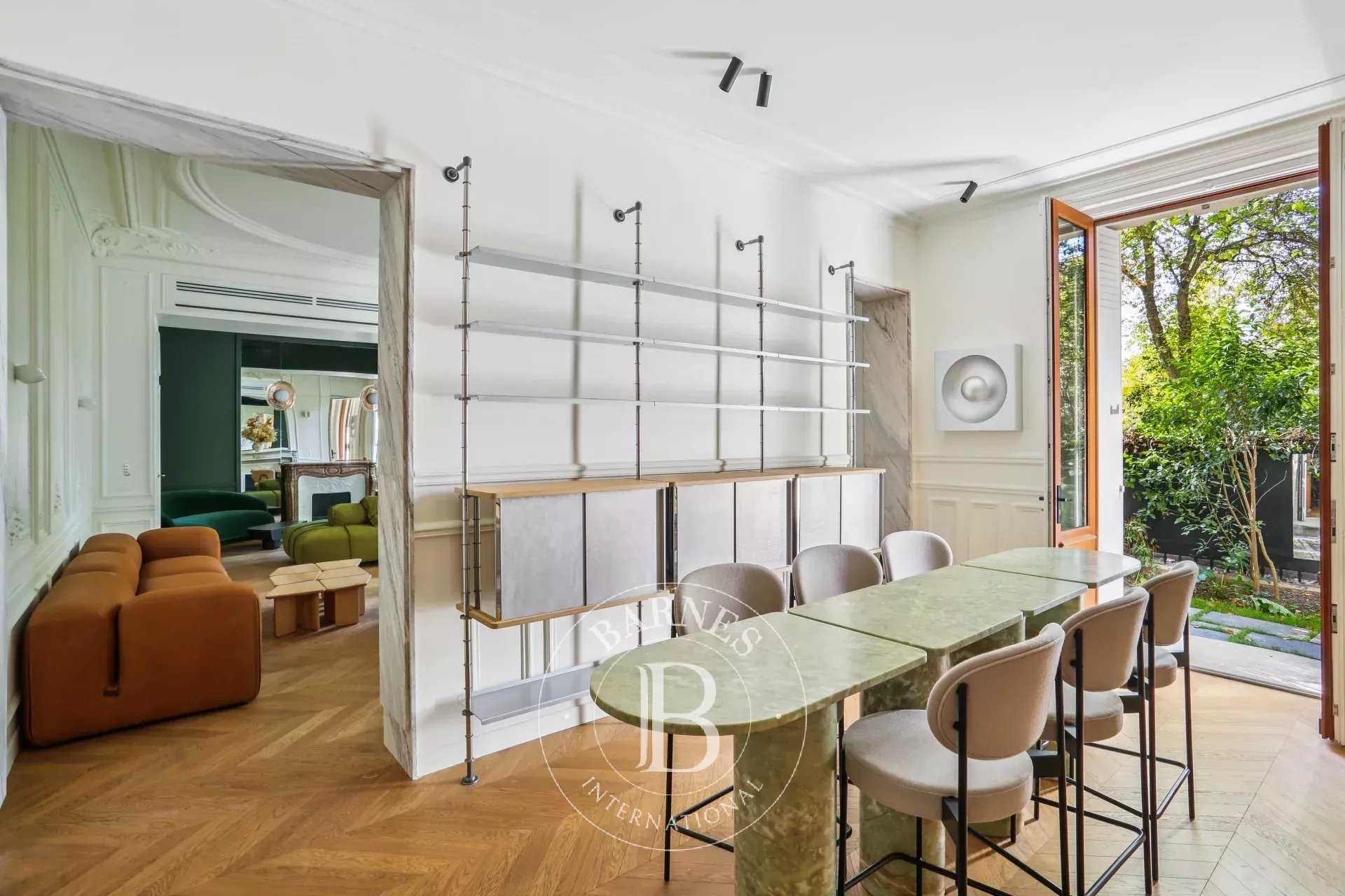 Paris  - Appartement 5 Pièces 3 Chambres