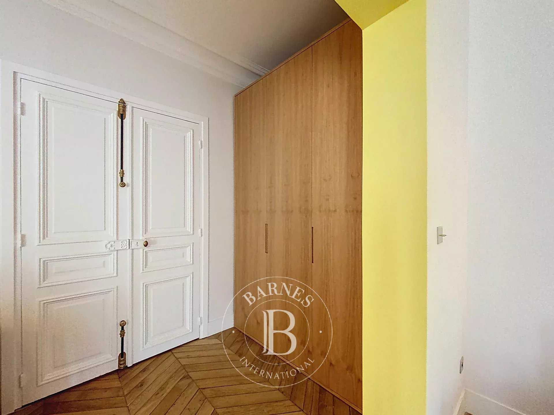 Paris  - Appartement 3 Pièces 2 Chambres
