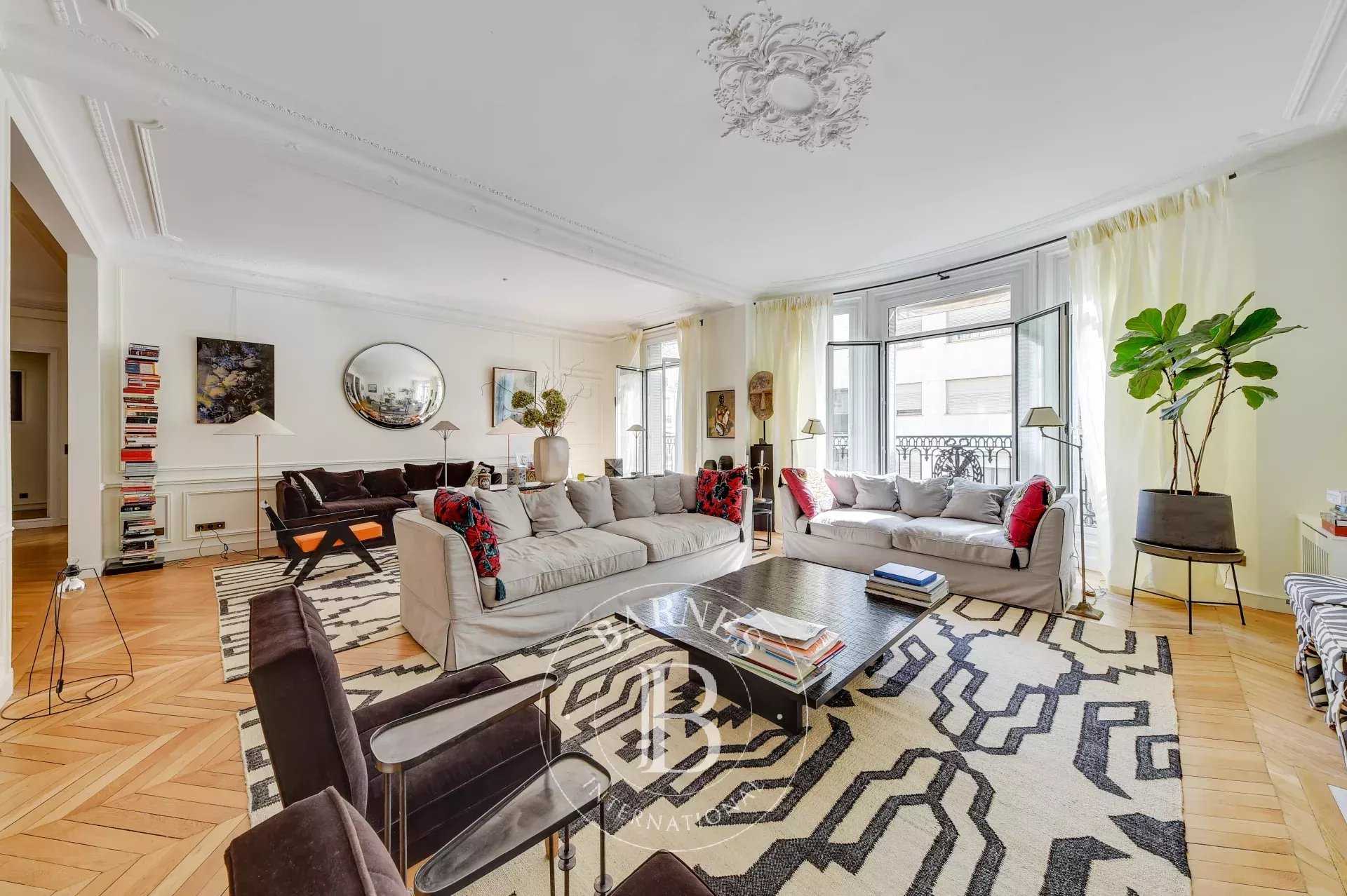 Paris  - Apartment 5 Bedrooms