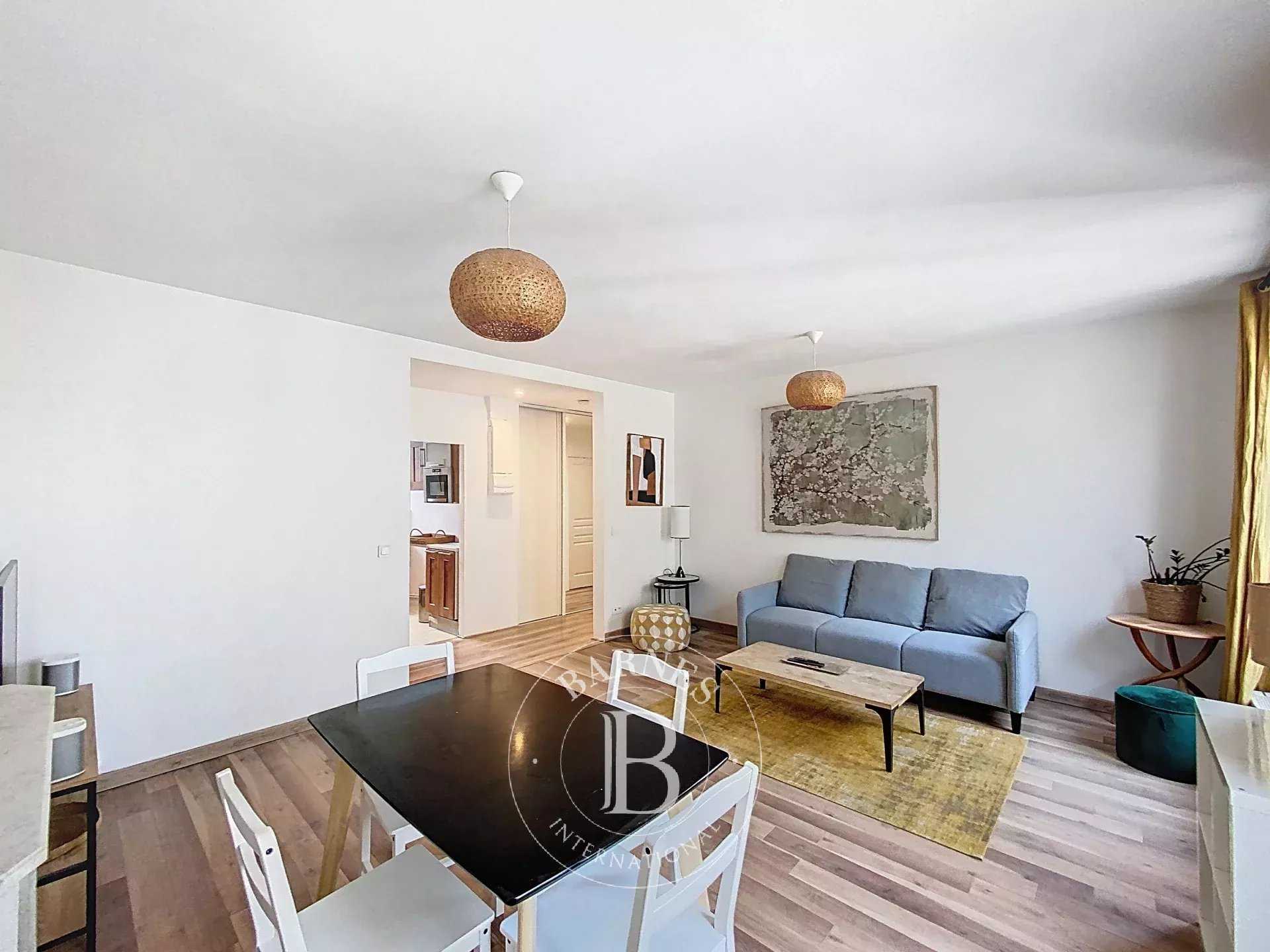 Paris  - Appartement 3 Pièces 2 Chambres