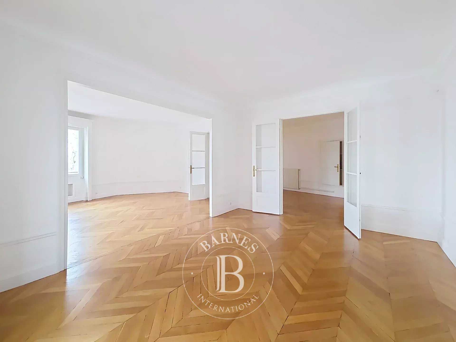 Paris  - Appartement 4 Pi&egrave;ces 2 Chambres