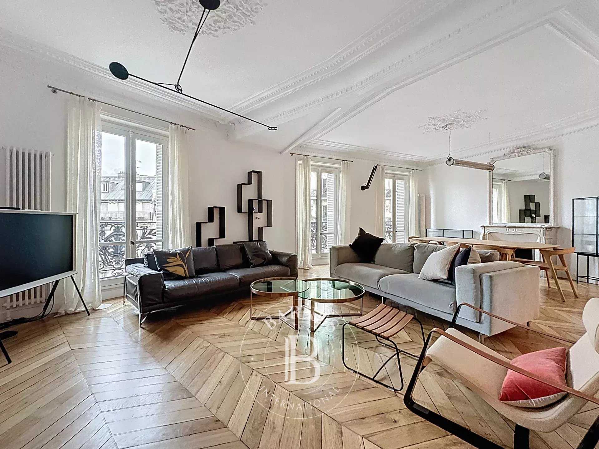 Paris  - Appartement 5 Pi&egrave;ces 3 Chambres