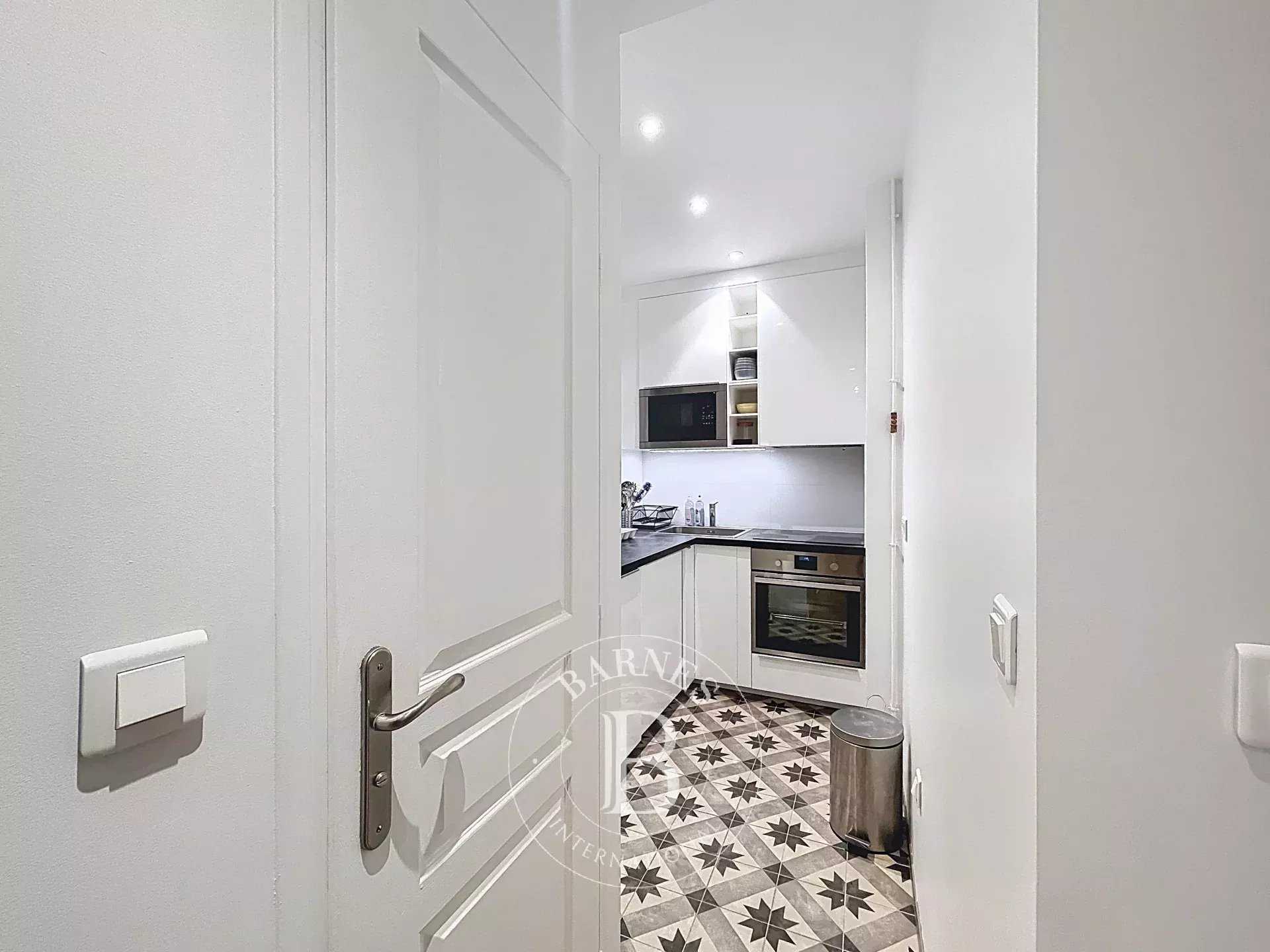 Paris  - Appartement 2 Pièces, 1 Chambre