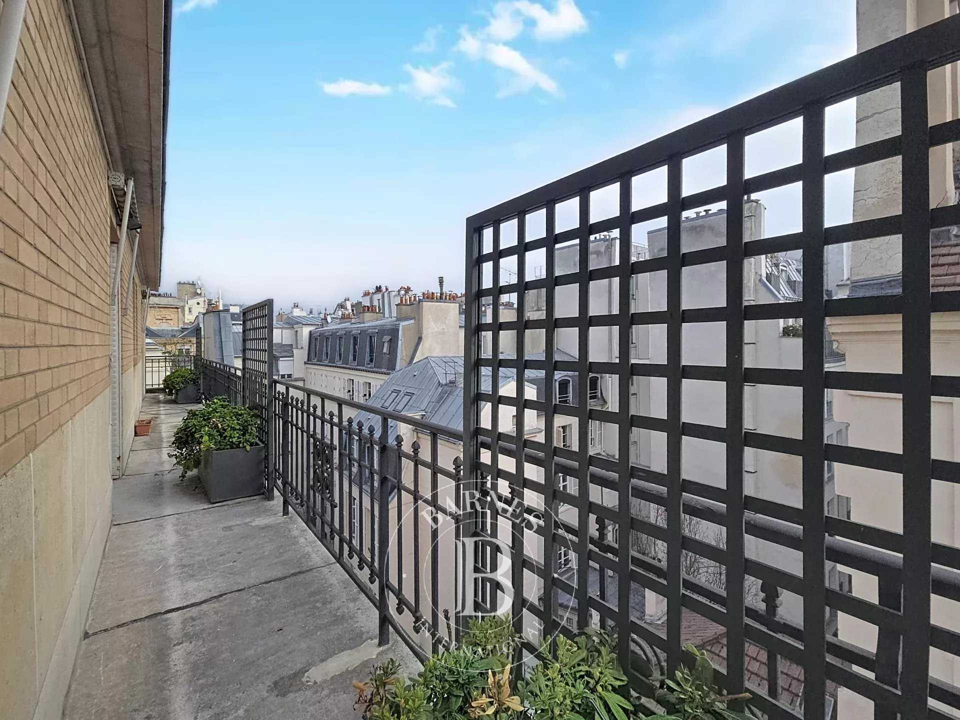 Paris  - Appartement 4 Pi&egrave;ces 2 Chambres