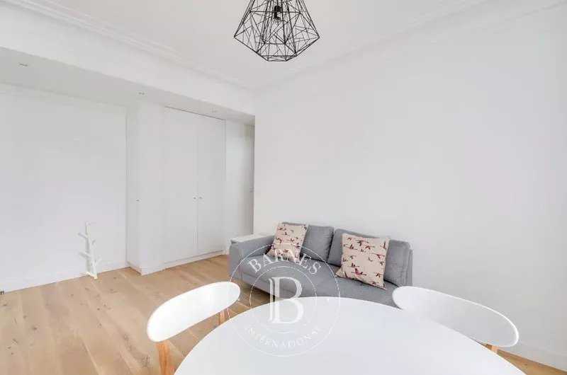 Paris  - Appartement 2 Pièces, 1 Chambre