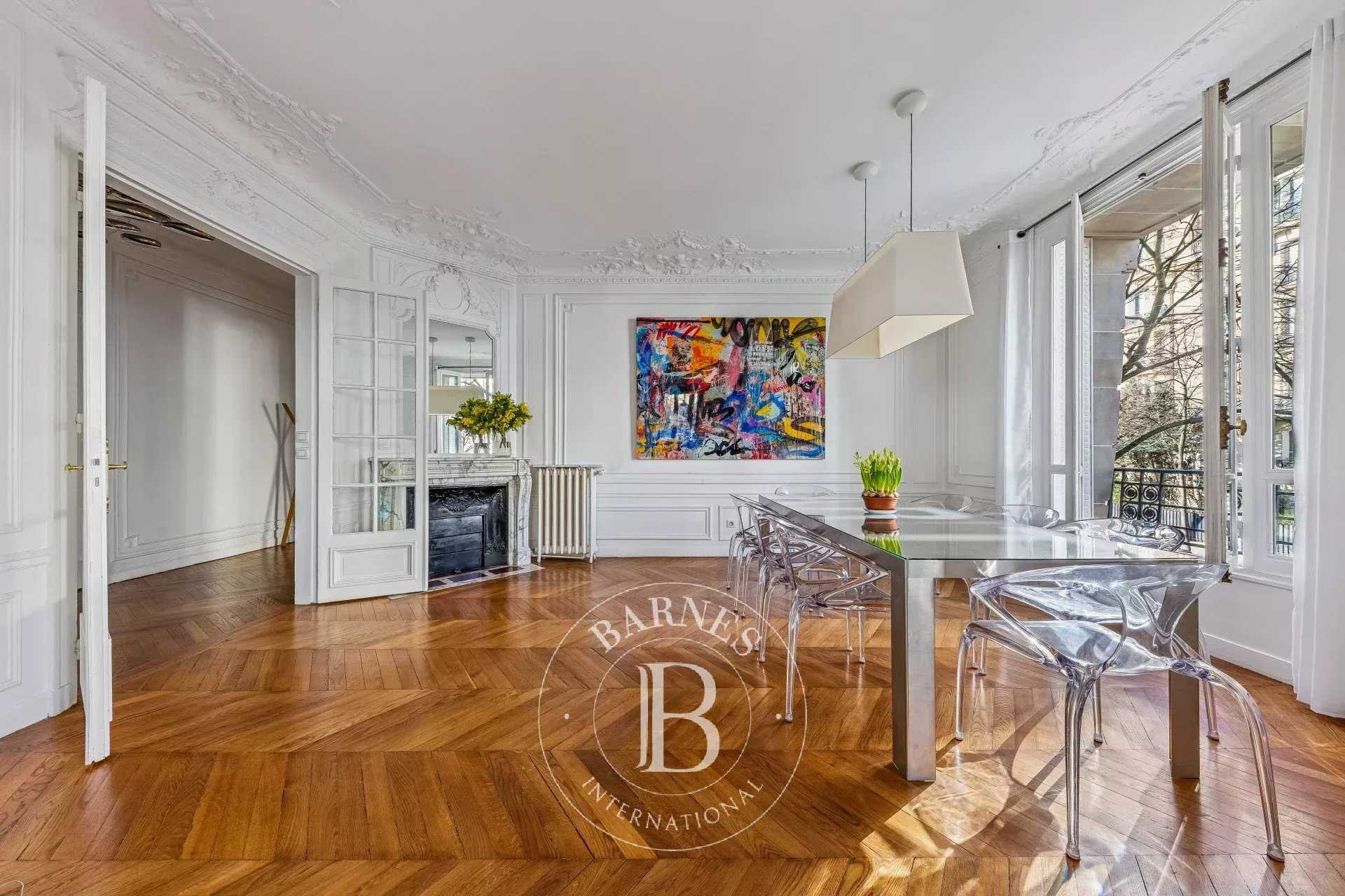 Paris  - Appartement 5 Pi&egrave;ces 3 Chambres