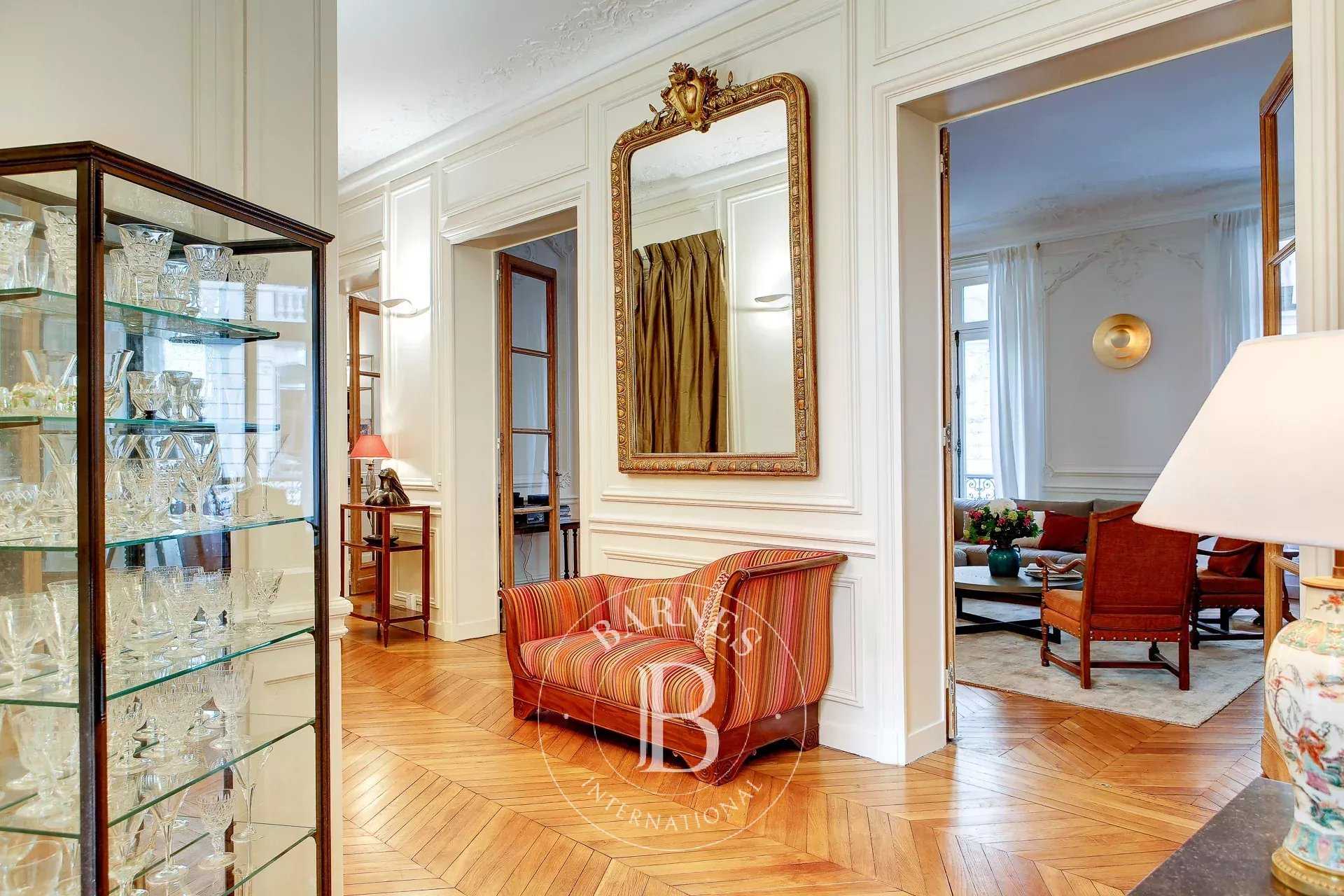 Paris  - Appartement 7 Pi&egrave;ces 4 Chambres