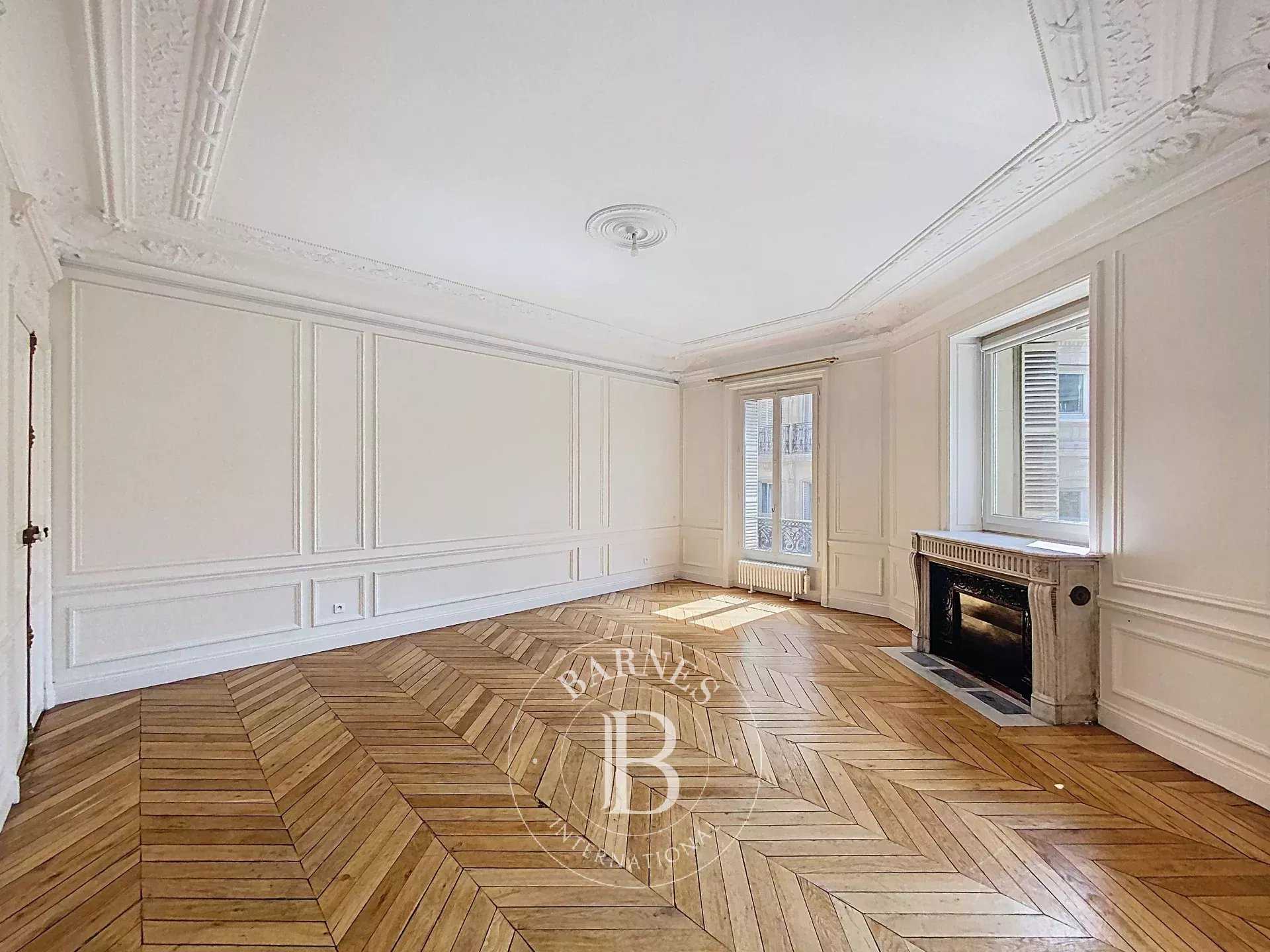 Paris  - Appartement 3 Pièces 2 Chambres