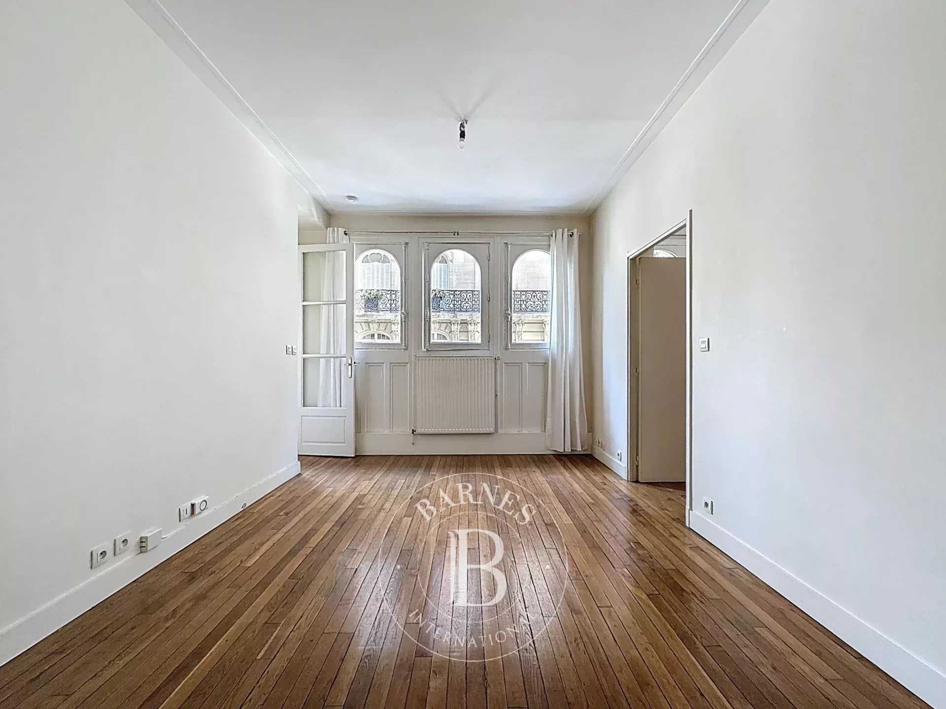Paris  - Appartement 2 Pièces, 1 Chambre