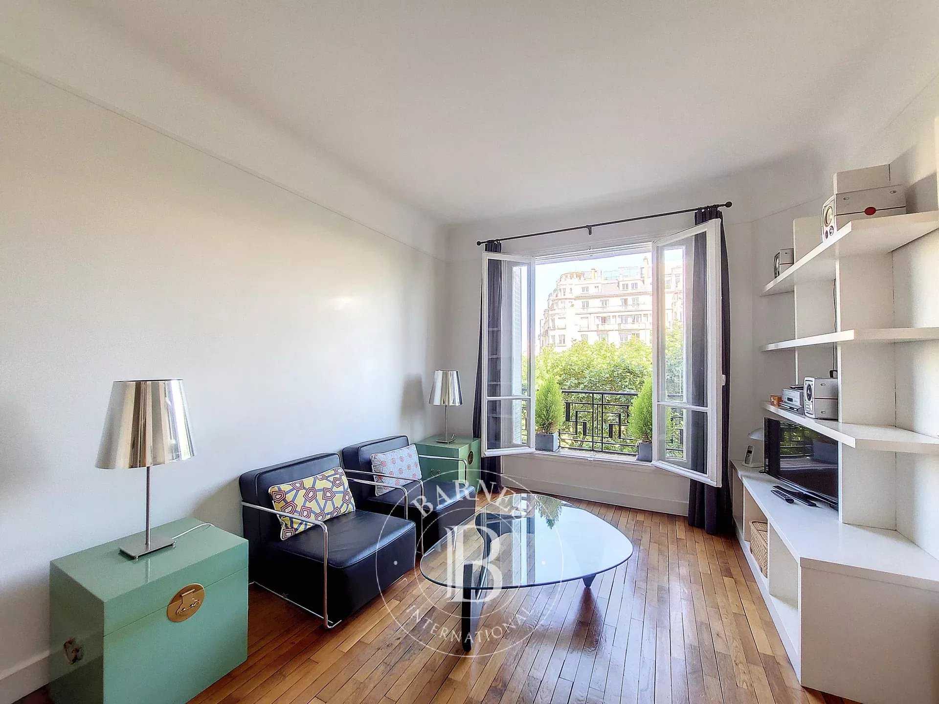 Paris  - Appartement 3 Pi&egrave;ces 2 Chambres