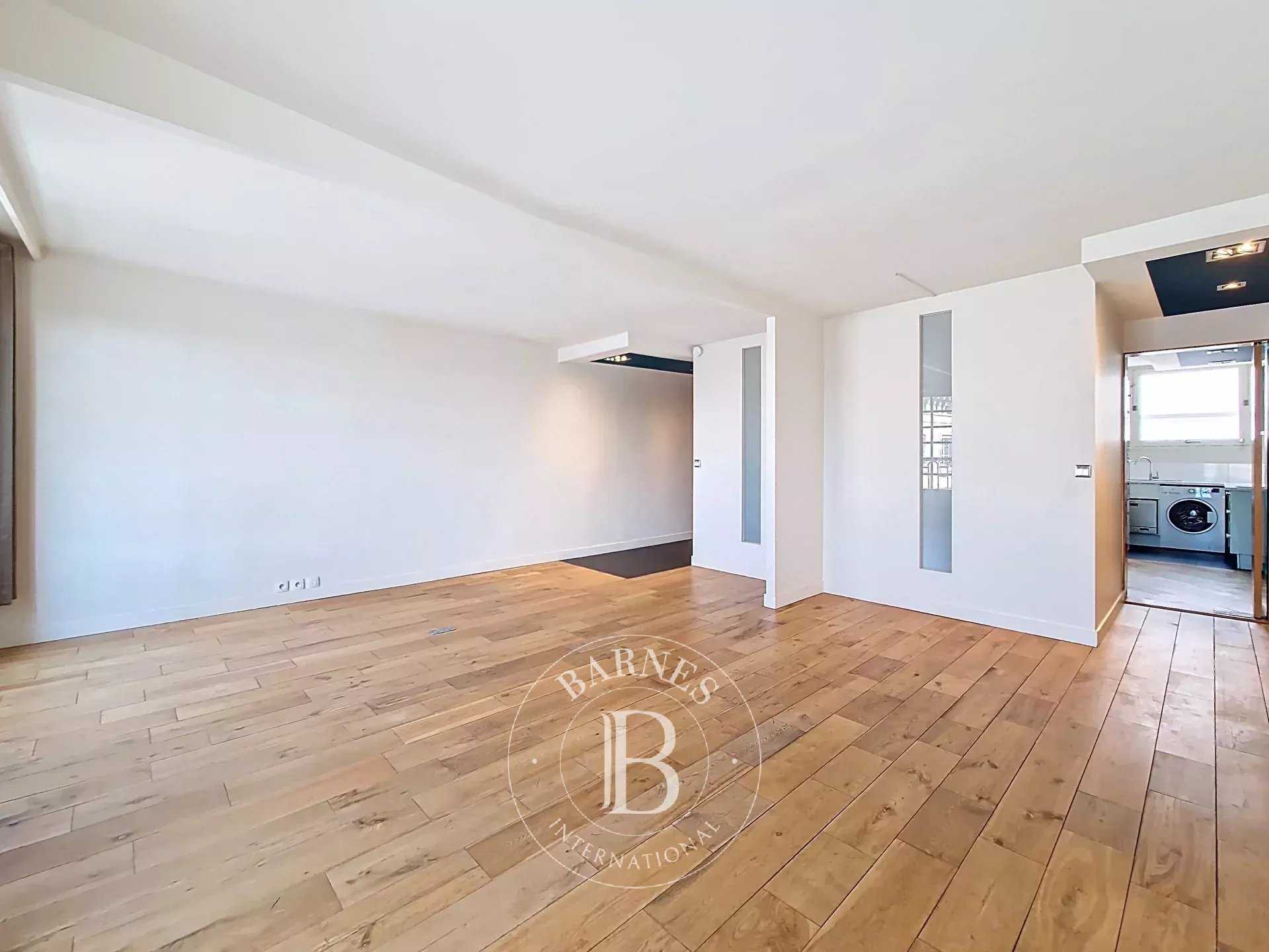 Paris  - Appartement 2 Pièces, 1 Chambre