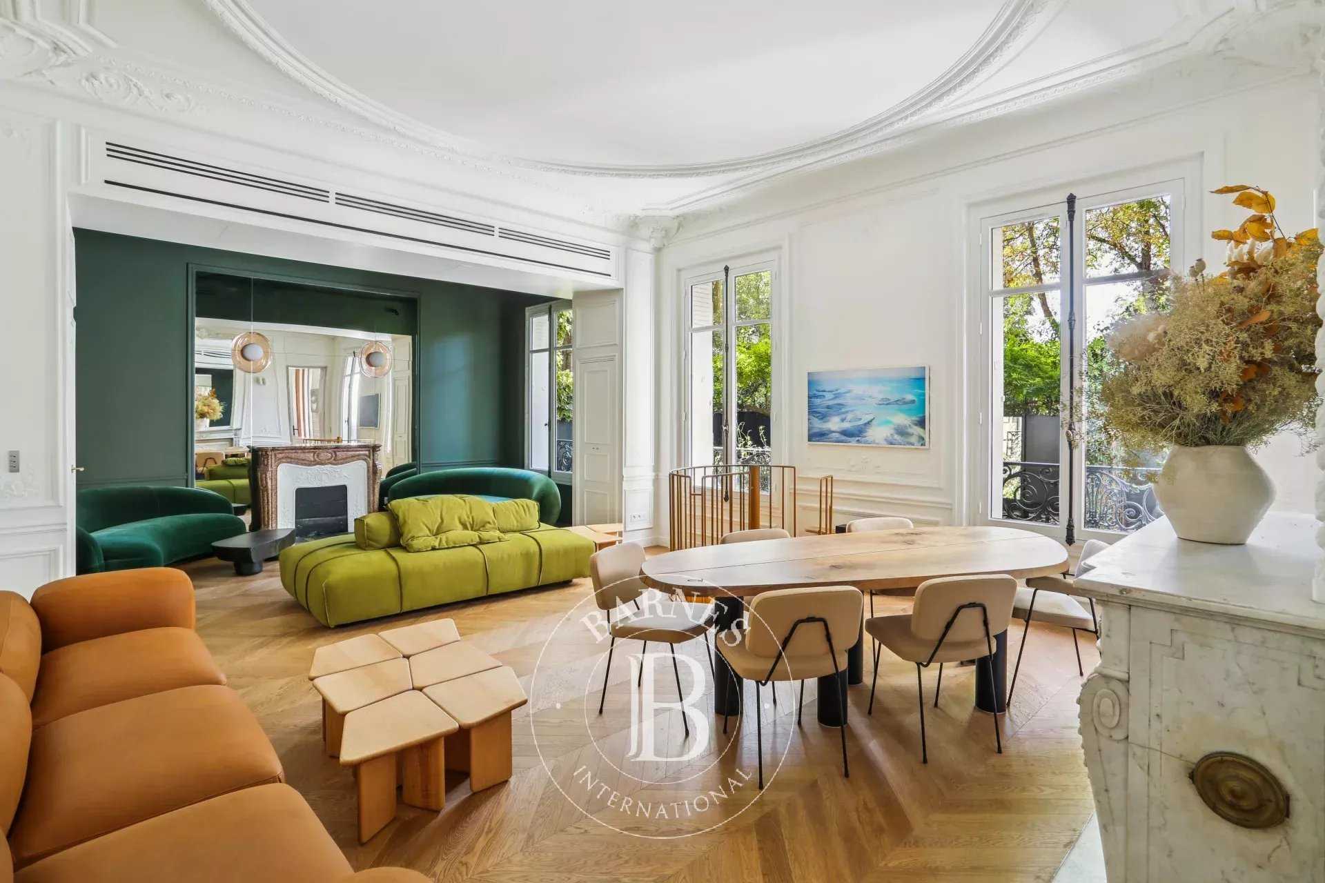 Paris  - Appartement 5 Pièces 3 Chambres