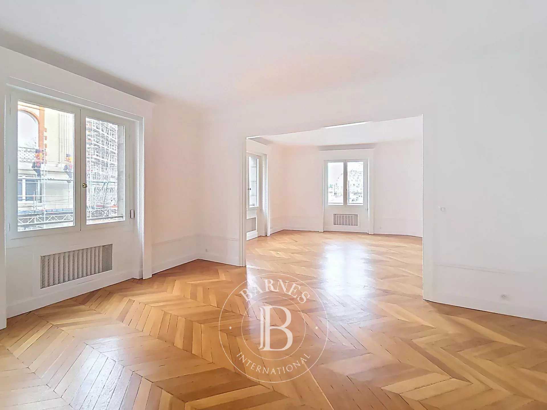 Paris  - Appartement 4 Pi&egrave;ces 2 Chambres