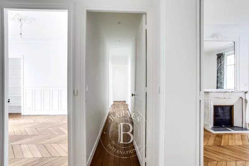 Paris  - Appartement 5 Pièces 2 Chambres