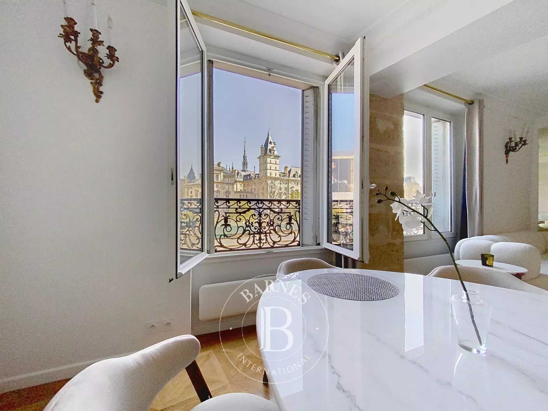 Paris  - Appartement 3 Pièces 2 Chambres