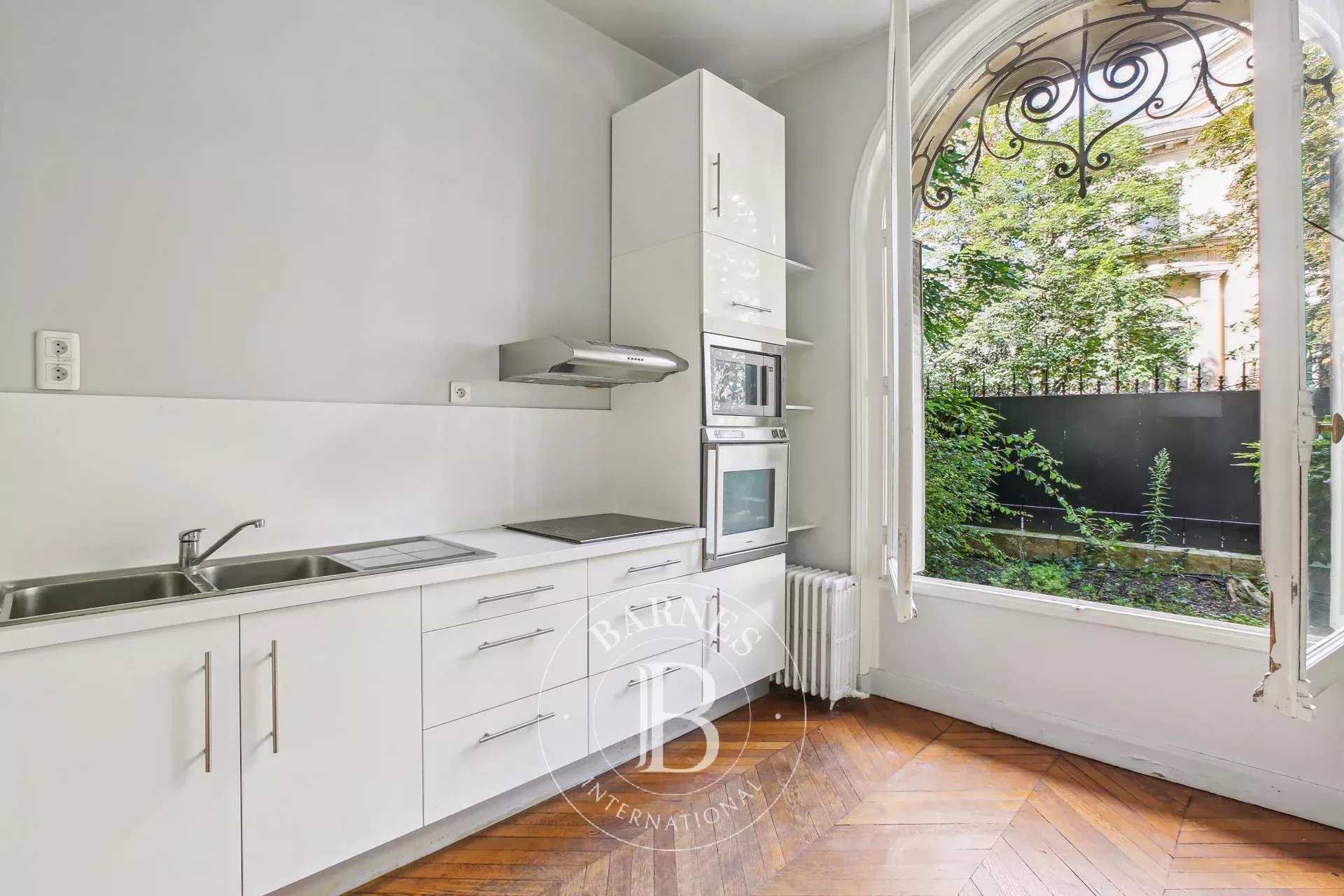 Paris  - Apartment 5 Bedrooms