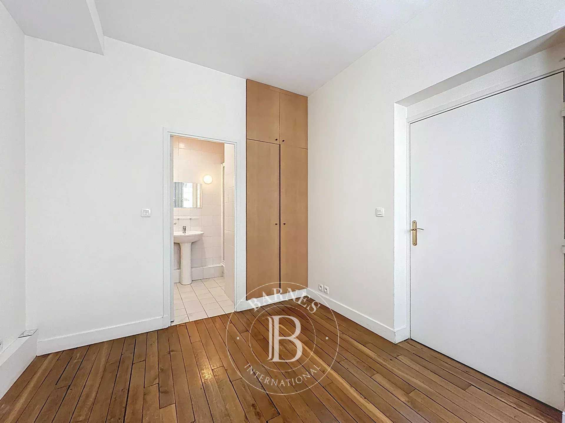 Paris  - Appartement 2 Pièces, 1 Chambre