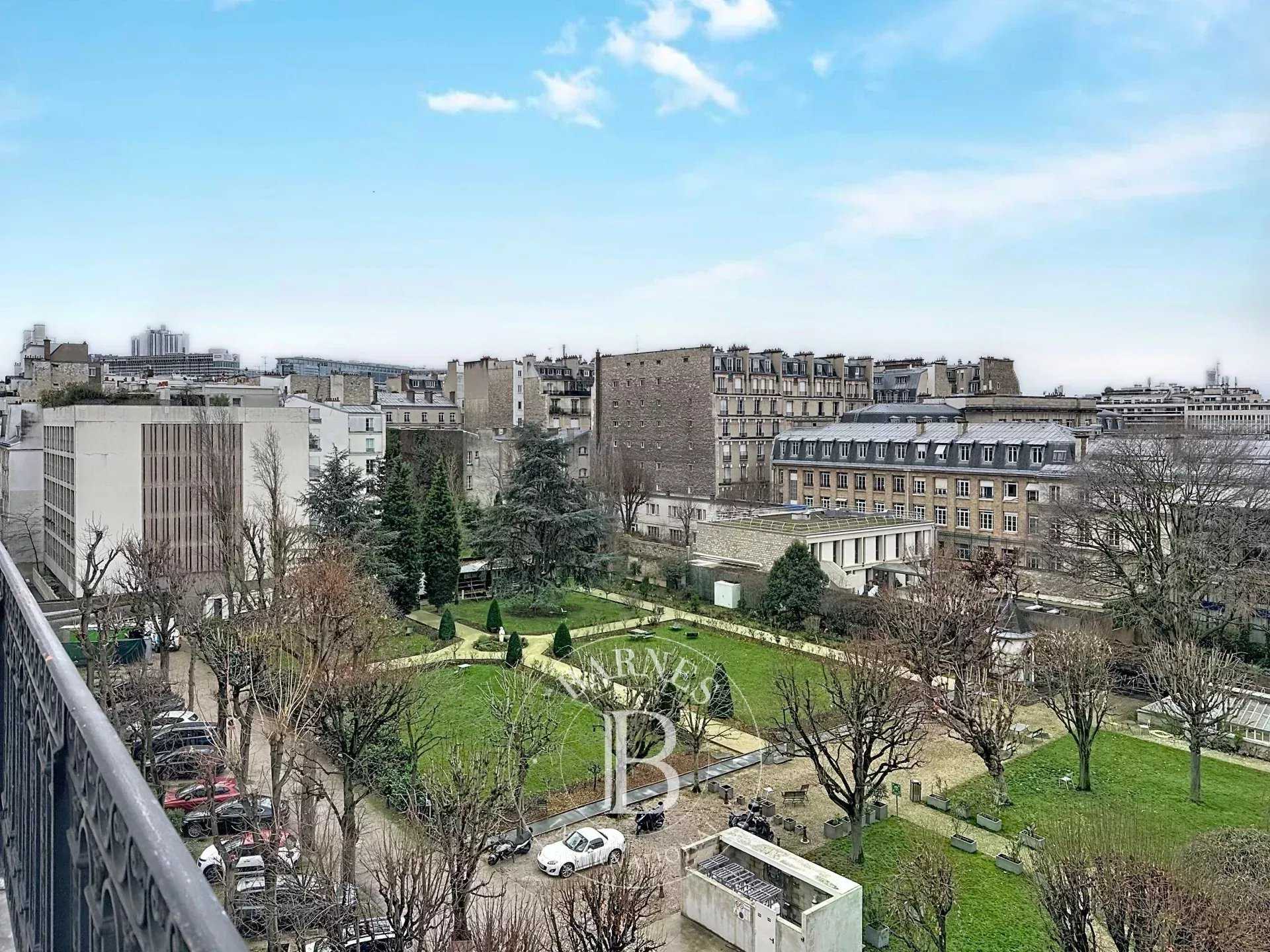 Paris  - Appartement 3 Pi&egrave;ces 2 Chambres