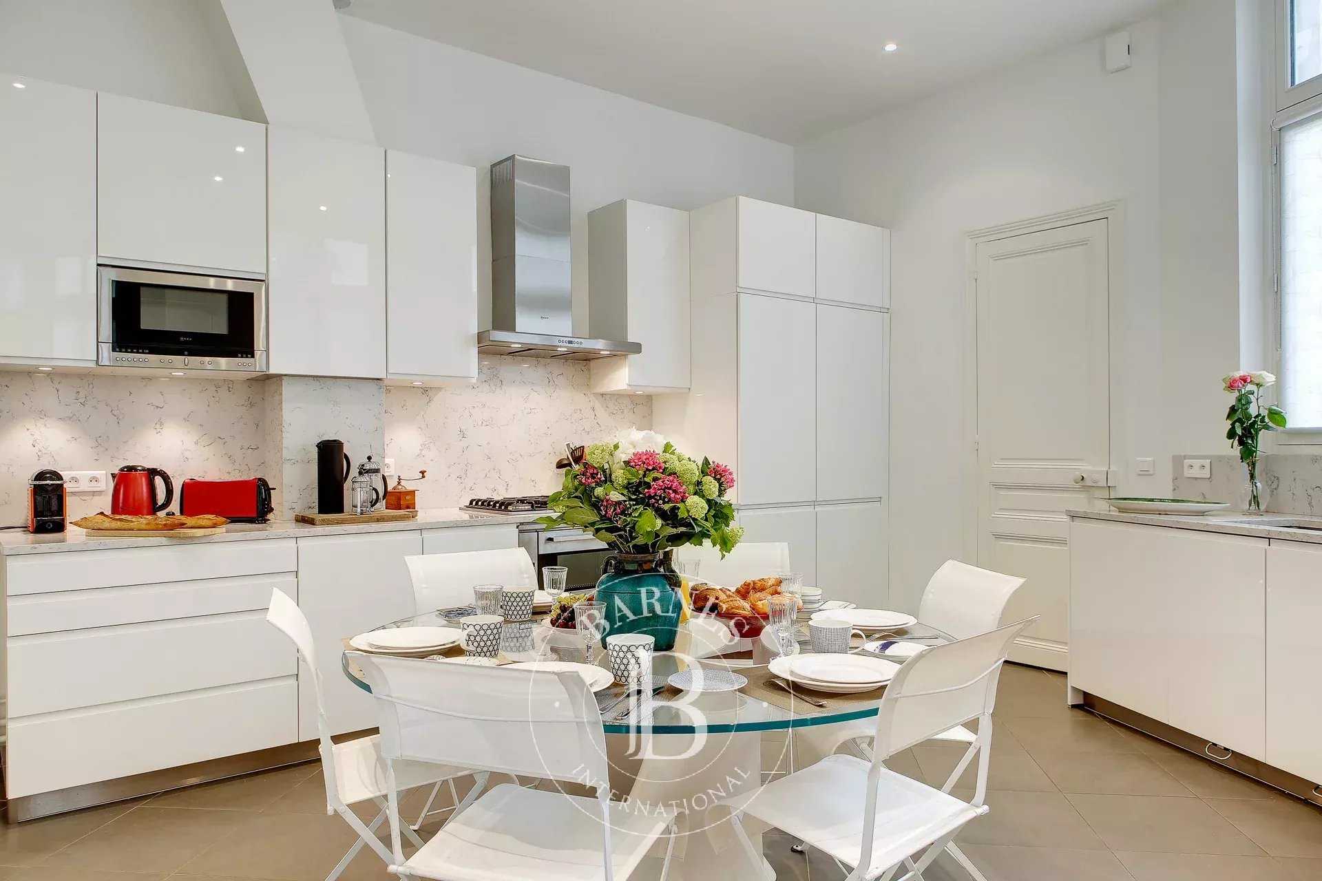 Paris  - Appartement 7 Pi&egrave;ces 4 Chambres