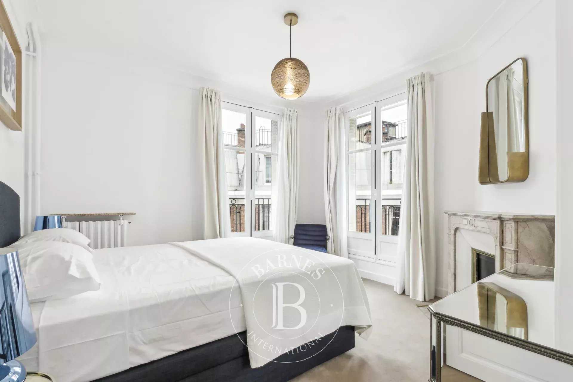 Paris  - Appartement 6 Pièces 3 Chambres