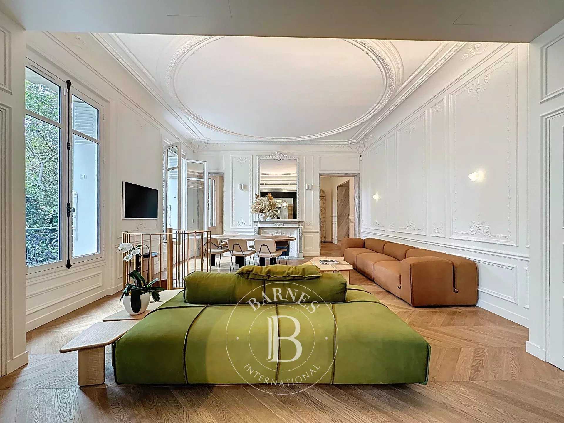 Paris  - Appartement 5 Pièces 3 Chambres