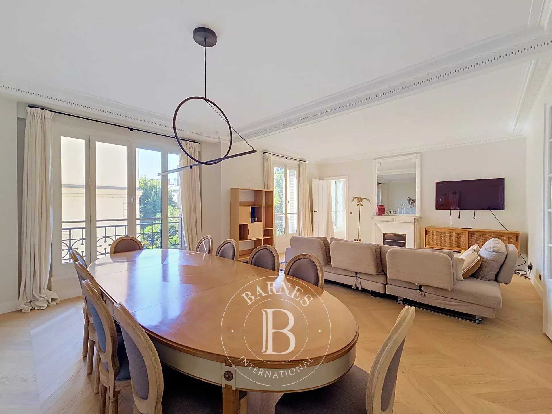 Paris  - Appartement 4 Pi&egrave;ces 2 Chambres