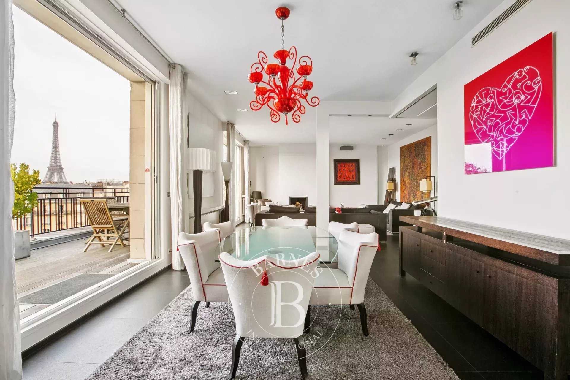 Paris  - Appartement 5 Pi&egrave;ces 3 Chambres