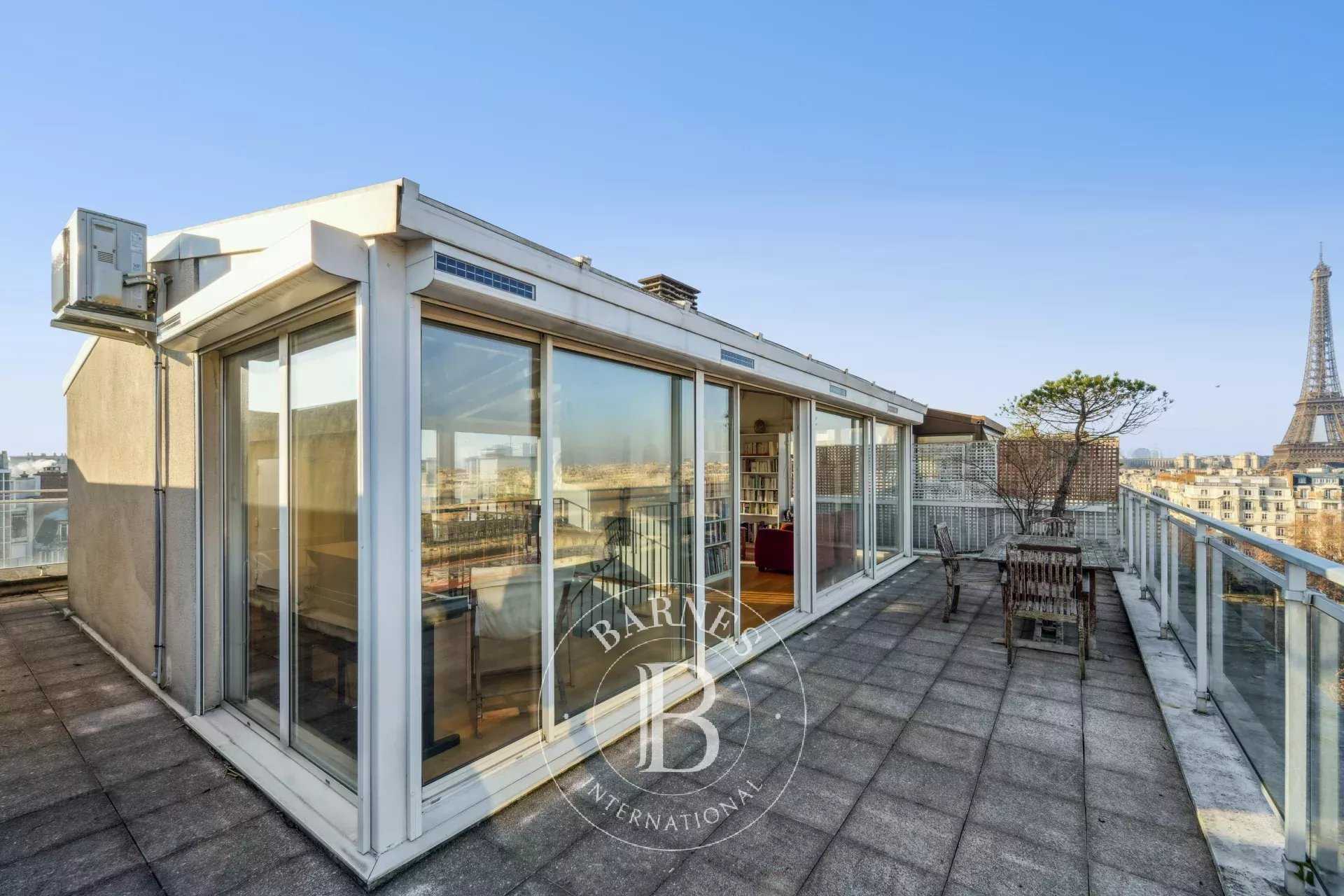 Paris  - Appartement 5 Pi&egrave;ces 2 Chambres