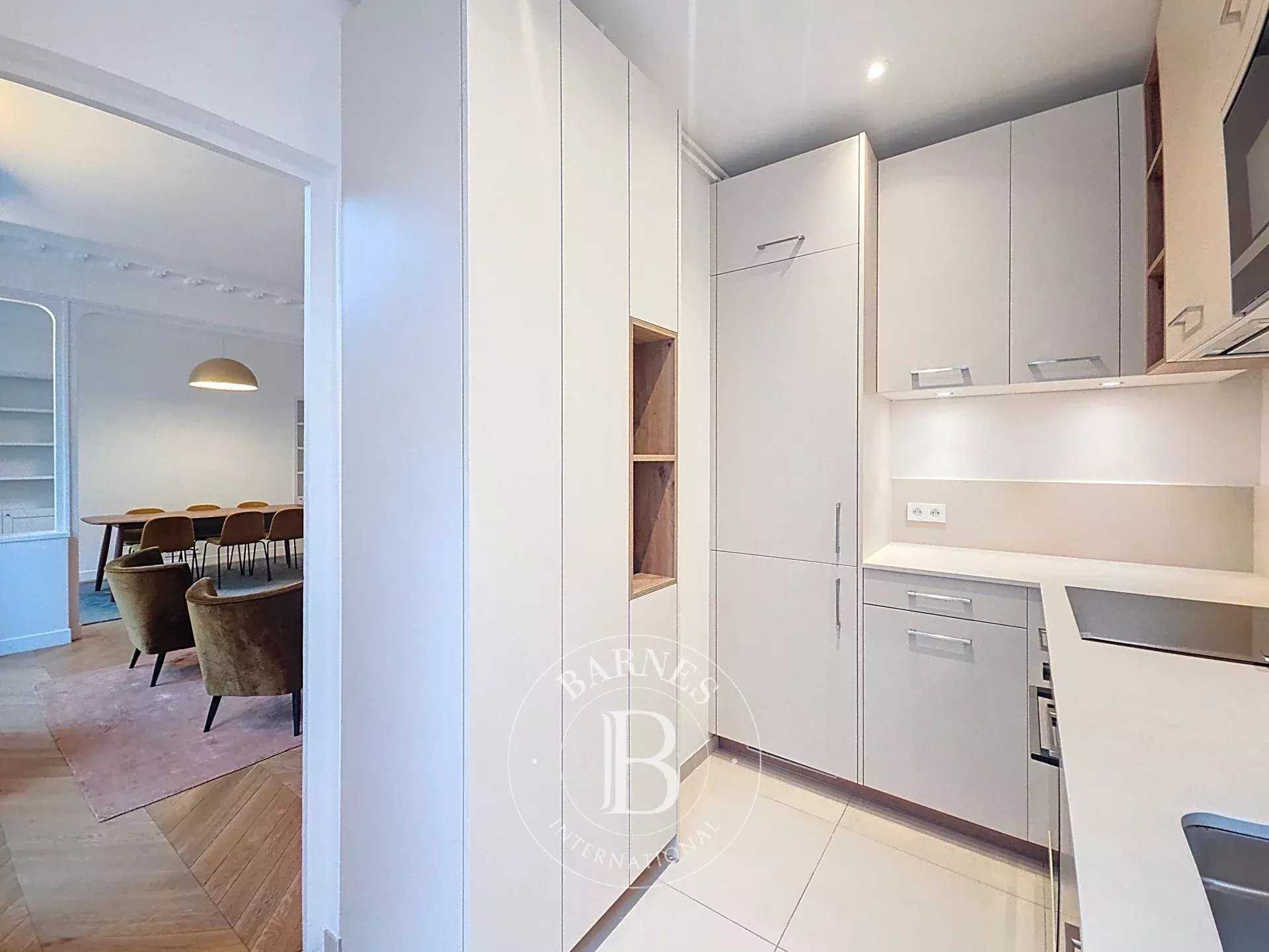 Paris  - Appartement 4 Pi&egrave;ces 2 Chambres