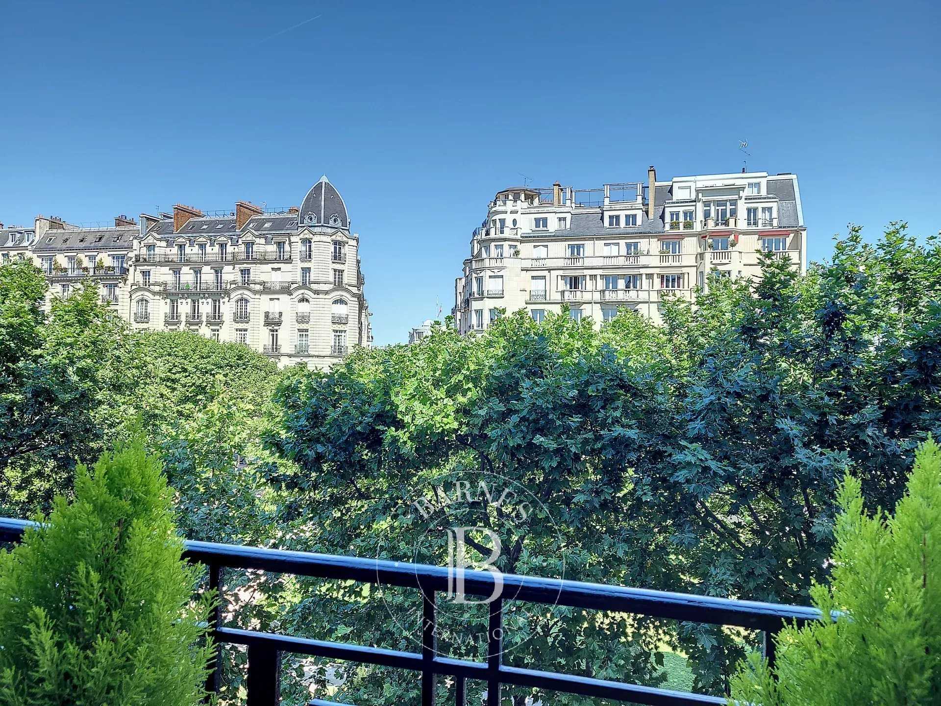 Paris  - Appartement 3 Pi&egrave;ces 2 Chambres