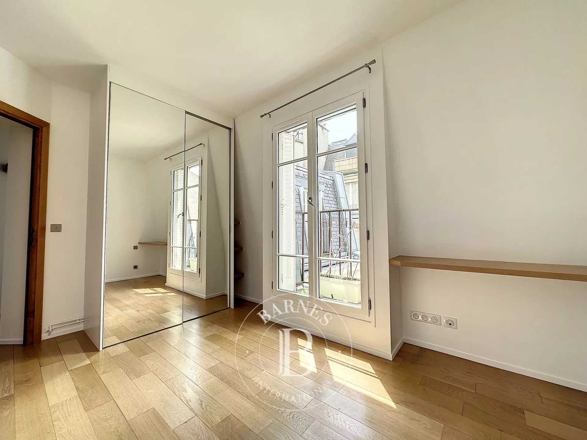Paris  - Appartement 2 Pièces 2 Chambres