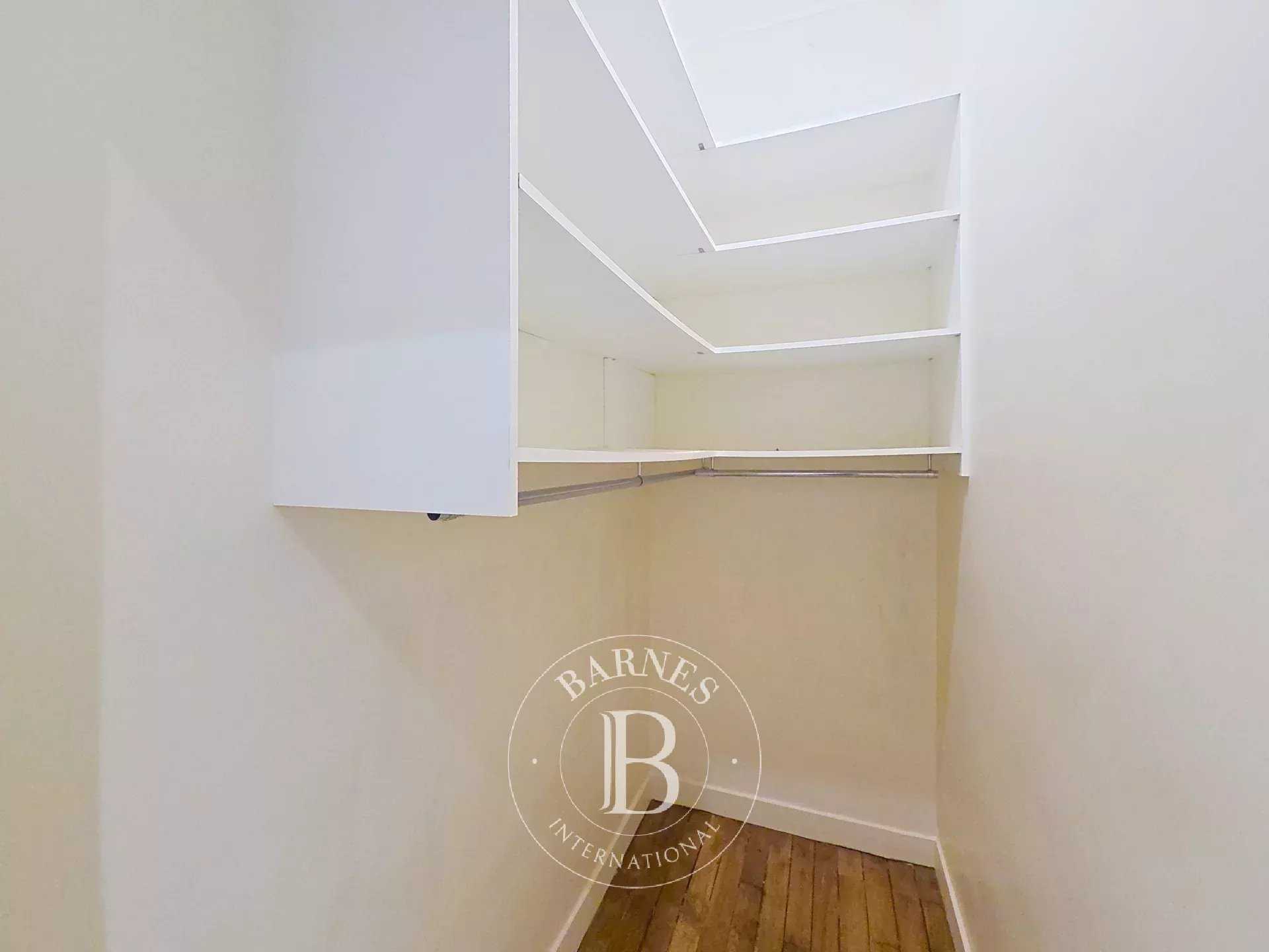 Paris  - Appartement 5 Pi&egrave;ces 3 Chambres