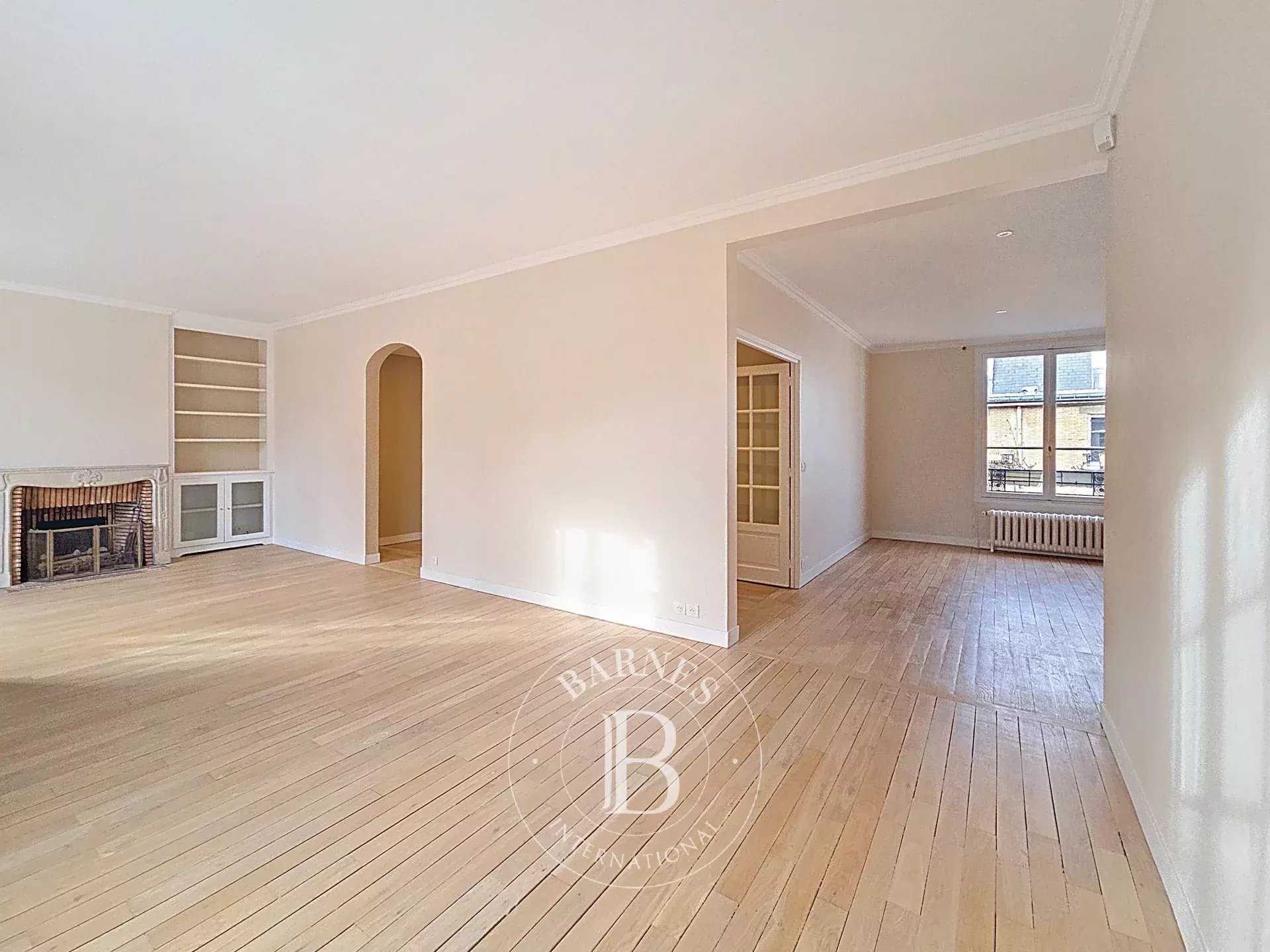 Paris  - Appartement 4 Pi&egrave;ces 2 Chambres