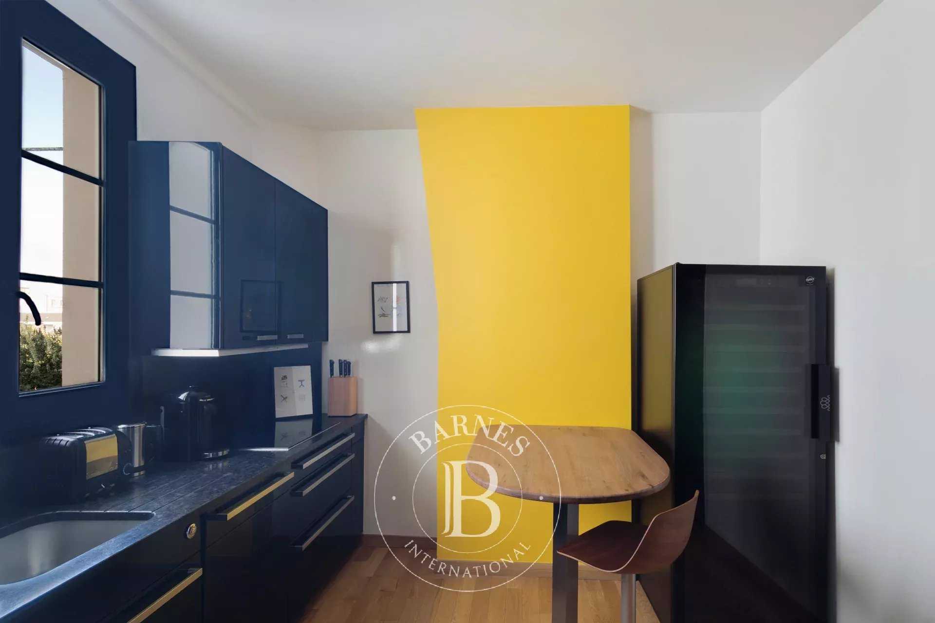 Paris  - Appartement 5 Pièces 2 Chambres