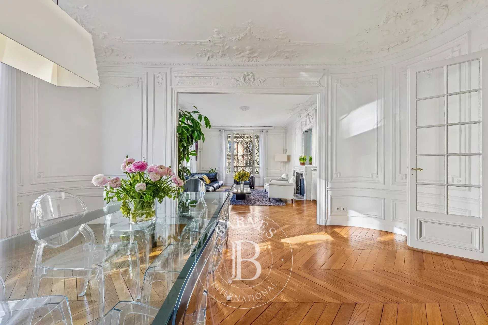 Paris  - Appartement 5 Pi&egrave;ces 3 Chambres