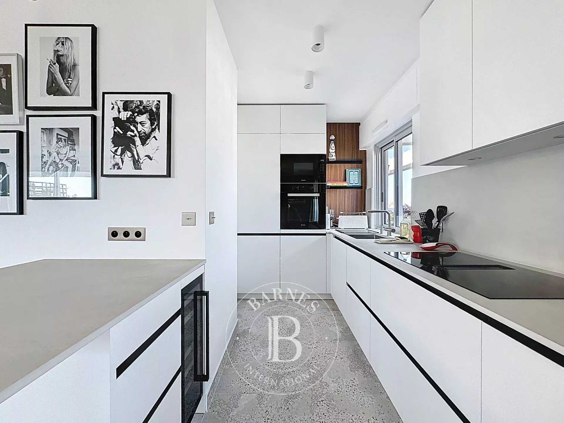 Paris  - Appartement 2 Pièces, 1 Chambre